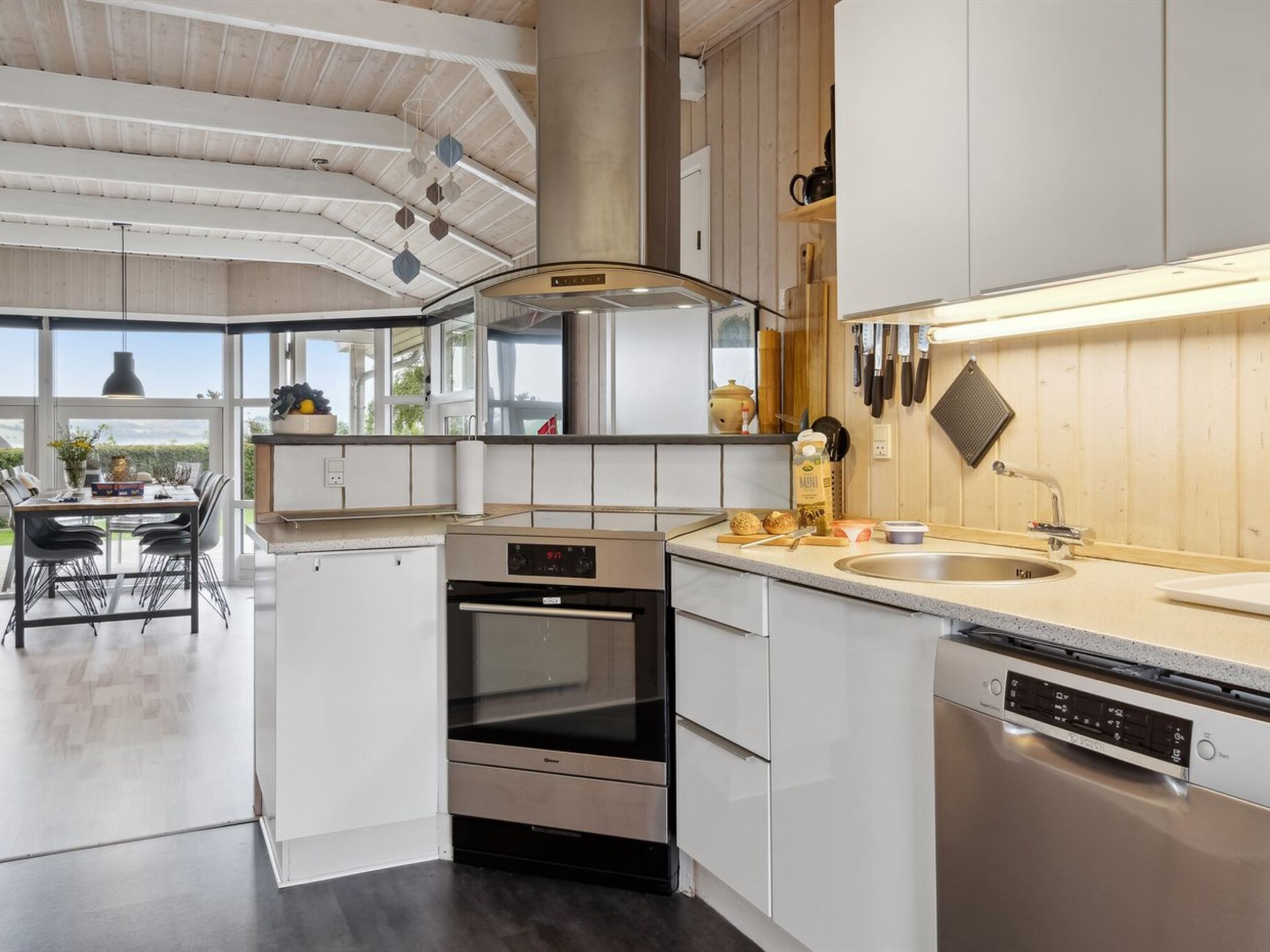 "Hjalmsvider" - 300m from the sea - Binnen