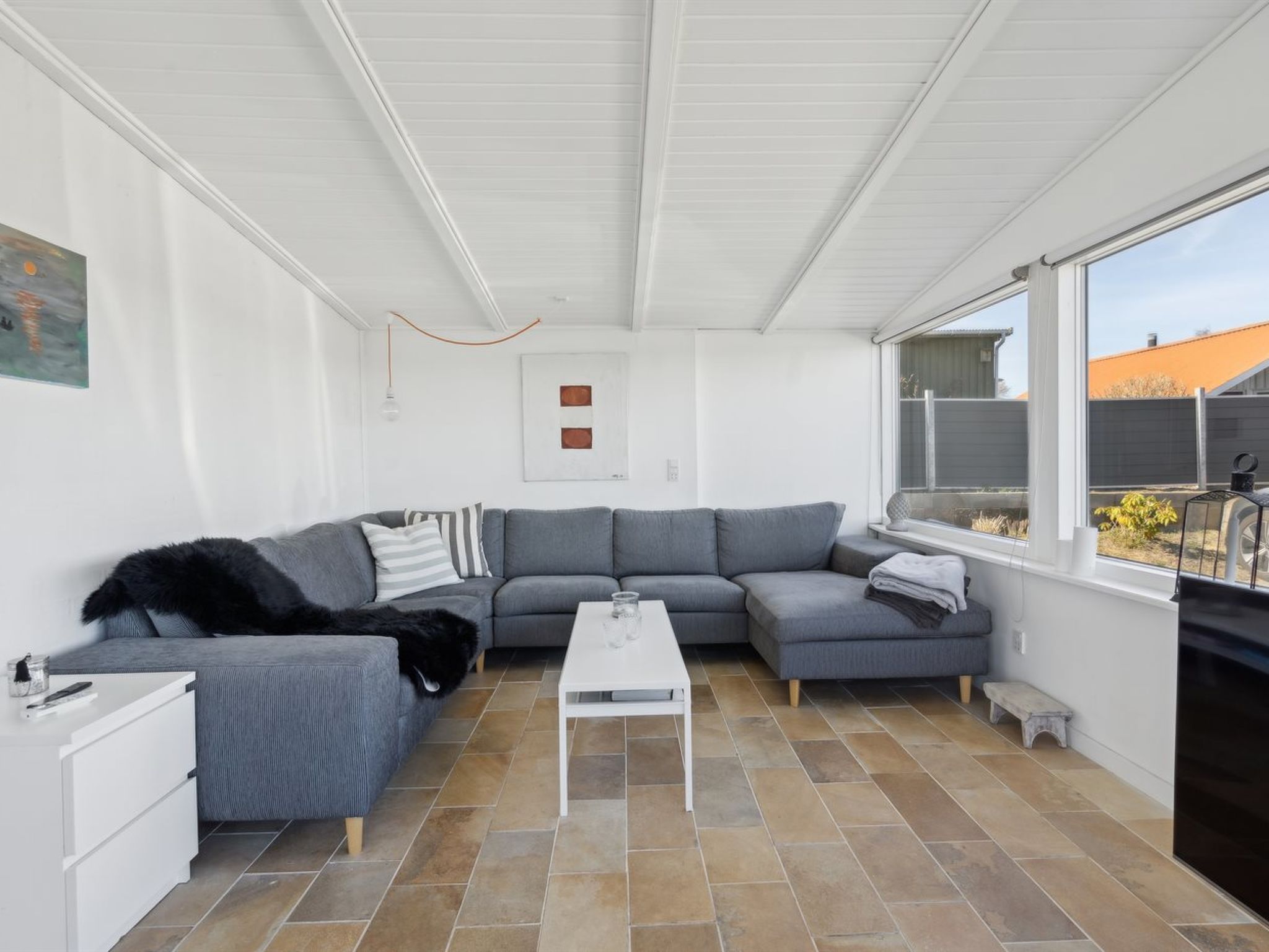 "Solbritt" - 30m from the sea - Binnen