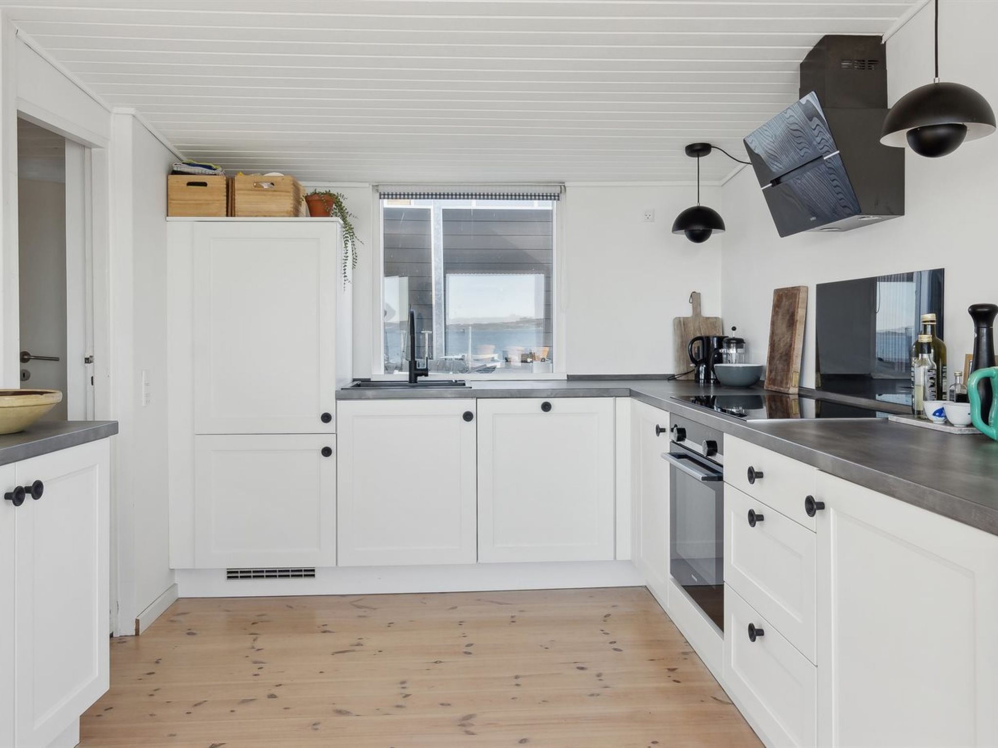 "Solbritt" - 30m from the sea - Binnen