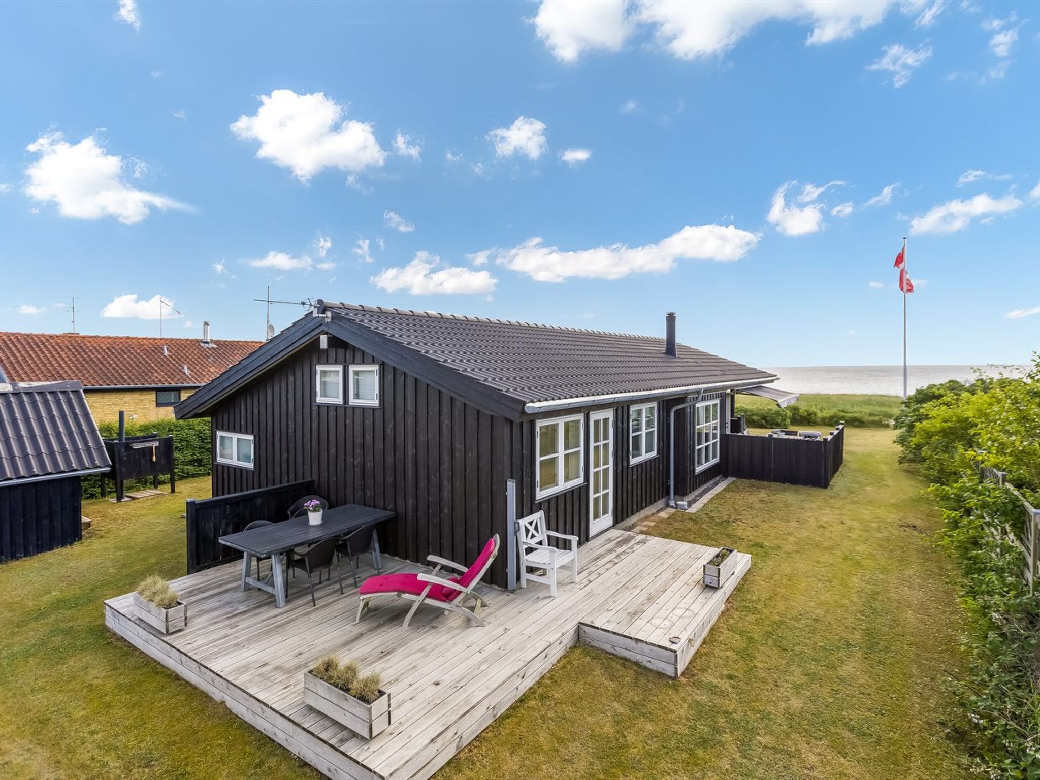 "Withger" - 20m from the sea-Outside