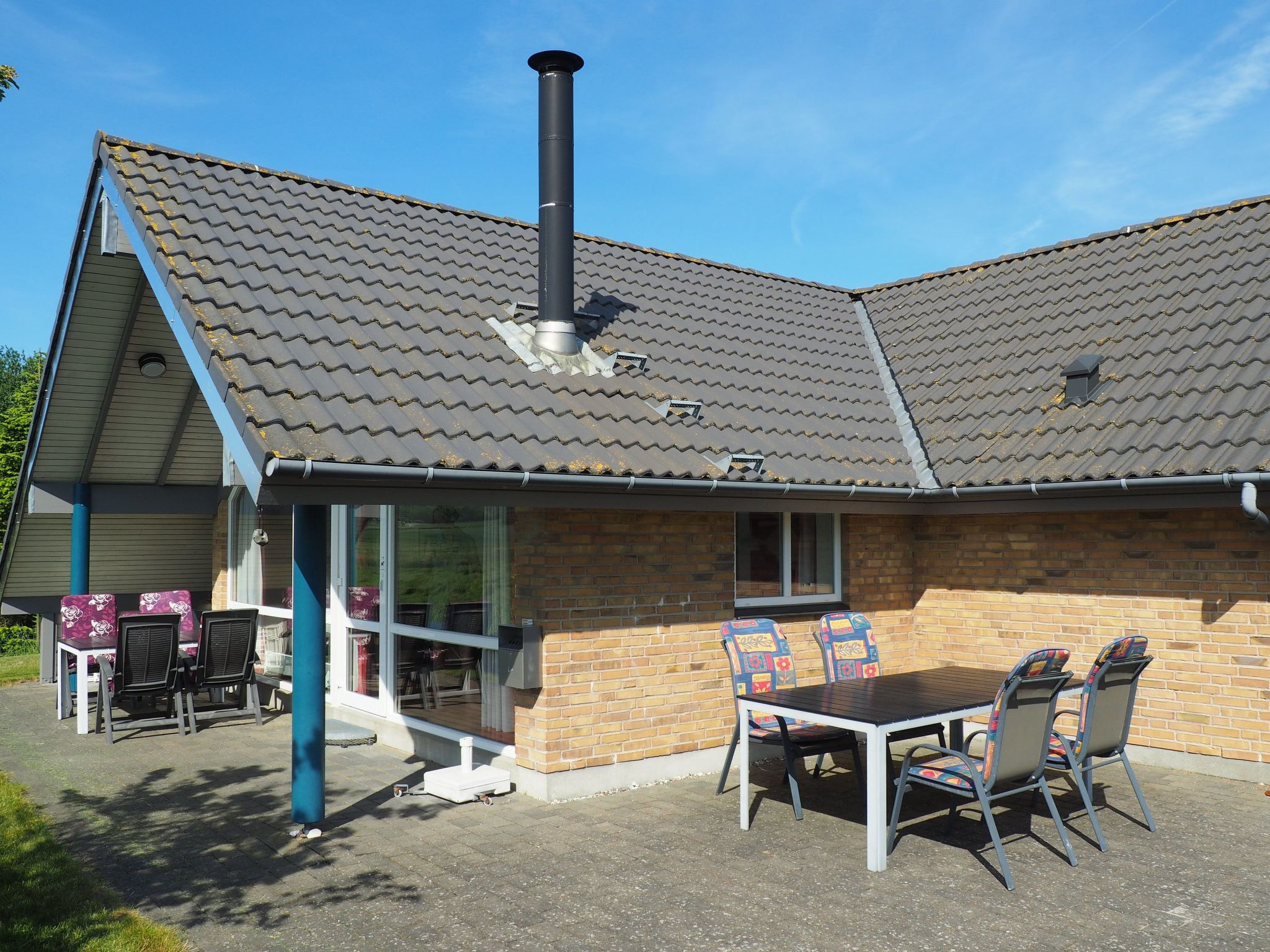 Modernes, geräumiges Haus mit großer Terrasse