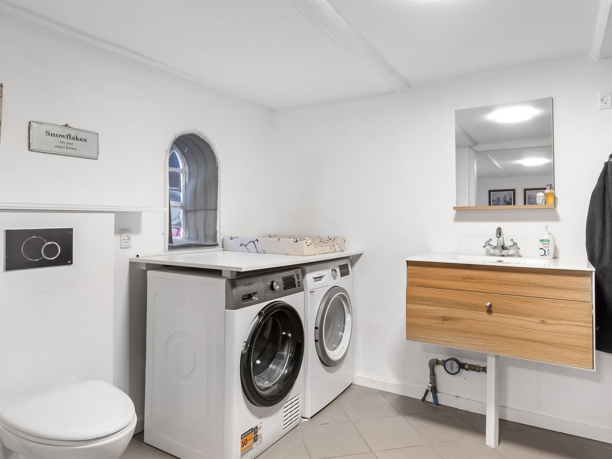 "Yorik" - 1.6km from the sea-Inside