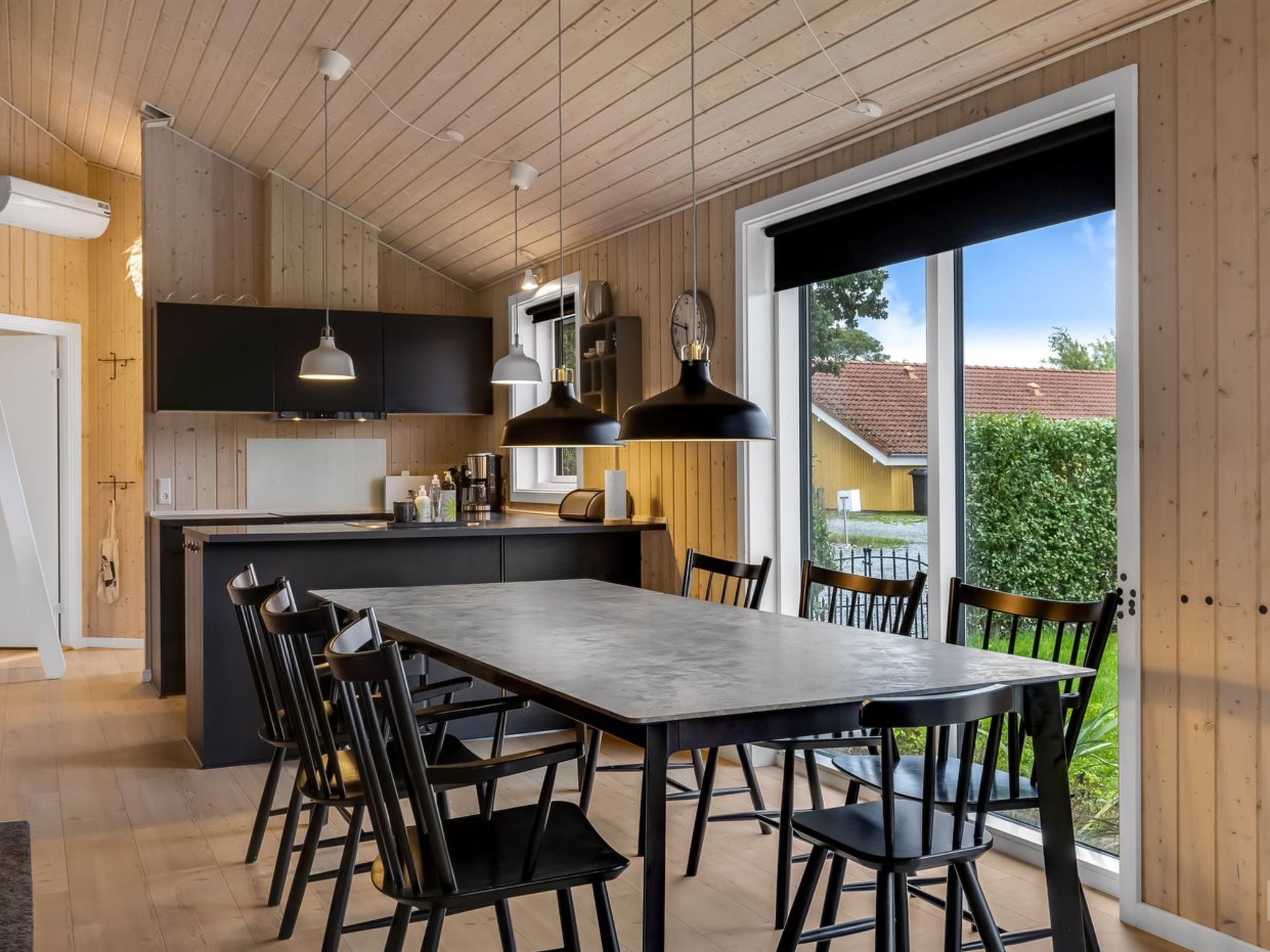 "Ellanor" - 100m from the sea - Binnen