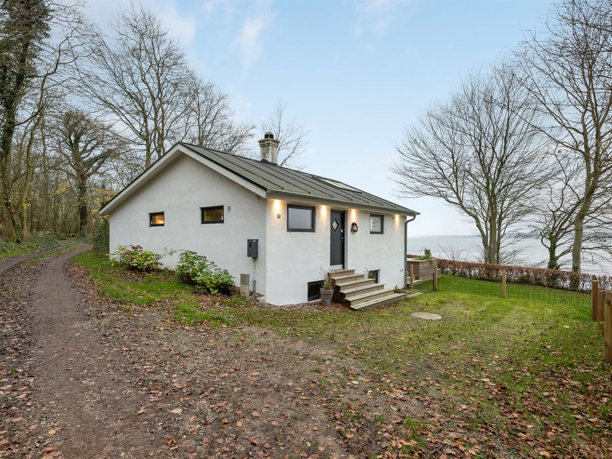 "Lika" - 25m to the fjord-Buiten