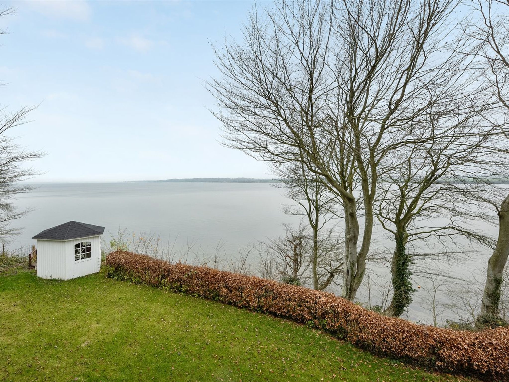 "Lika" - 25m to the fjord-Buiten