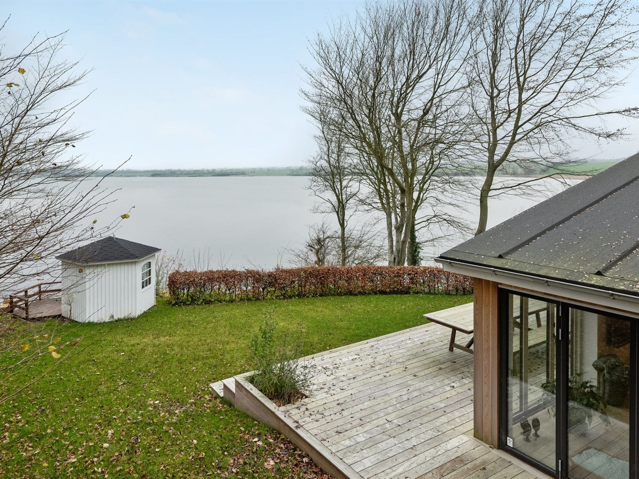 "Lika" - 25m to the fjord - Buiten