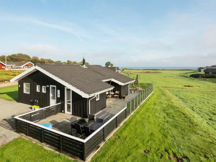 "Naia" - 200m from the sea", huis 3-kamers 82 m2. Het objekt is geschikt voor 6 volwassenen + 1 kinderen. Woonkamer met TV, CD-speler en stereo-installatie. 1 kamer met 1 2-pers bed. 1 kamer met 1 2-p..