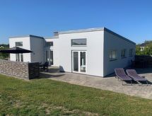 Ruim vakantiehuis Hvenild met sauna, omheinde tuin & laadpaal op 800m van zee - thumbnail 1