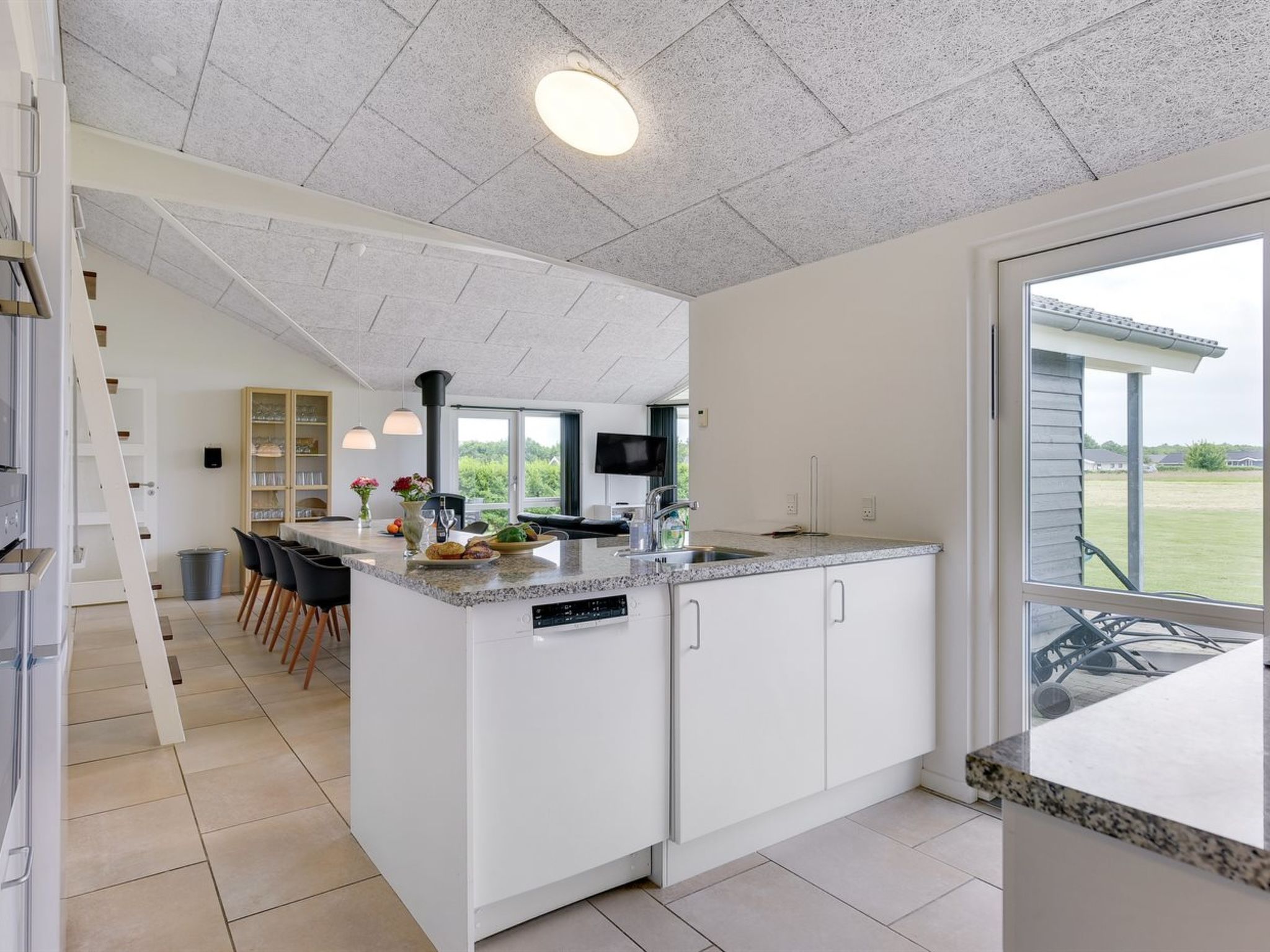 "Finja" - 500m from the sea - Drinnen