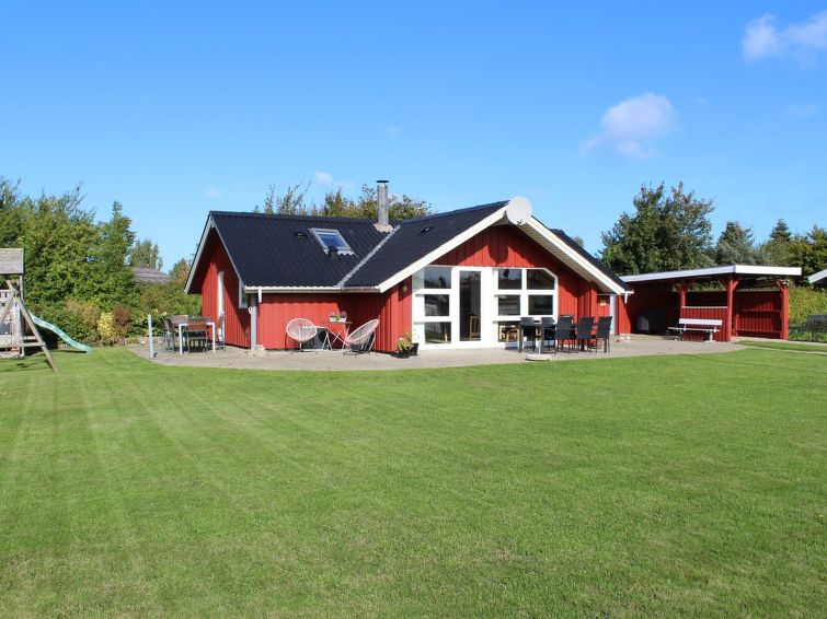 "Thorgot" - 400m from the sea", 4-Zimmer-Haus 79 m2. Objekt geeignet für 7 Erwachsene + 1 Kind. Wohnzimmer mit TV, Radio, CD und DVD. 1 Zimmer mit 1 Doppelbett. 1 Zimmer mit 1 Doppelbett. 1 Zimmer mi..