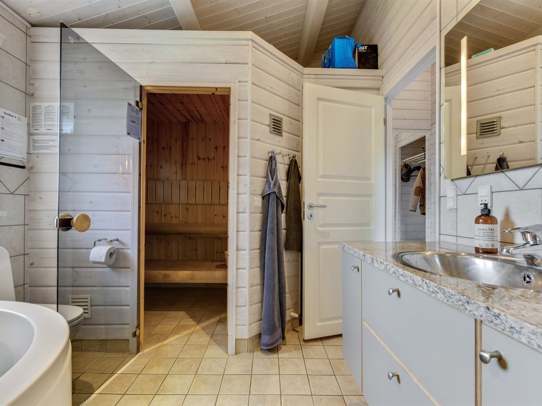 "Ruusu" - 300m from the sea - Drinnen