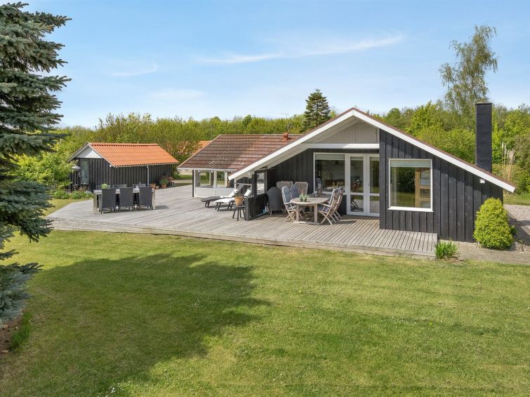 "Christel" - 500m from the sea", 3-Zimmer-Haus 93 m2. Objekt geeignet für 5 Erwachsene + 2 Kinder. Wohnzimmer mit TV. 1 Zimmer mit 1 Doppelbett. 1 Zimmer mit 1 Doppelbett. 1 Zimmer mit 1 x 2 Etagenbe..