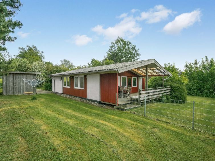 "Thorwer" - 250m from the sea", huis 2-kamers 60 m2. Het objekt is geschikt voor 4 volwassenen + 1 kinderen. Woonkamer met TV. 1 kamer met 1 2-pers bed. 1 kamer met 2 divanbedden. Keuken (oven, afwasm..