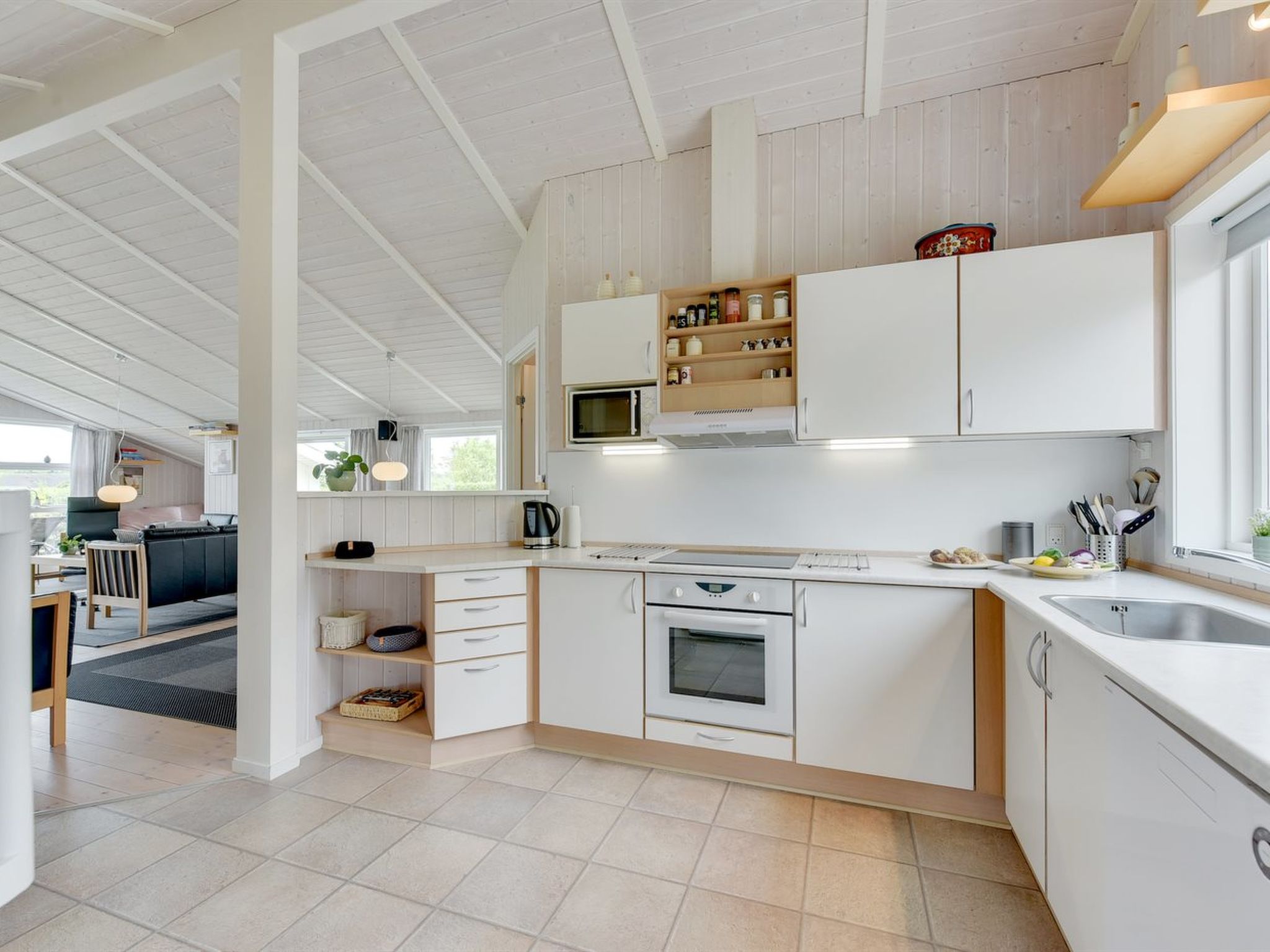 "Tjakko" - 900m from the sea - Binnen