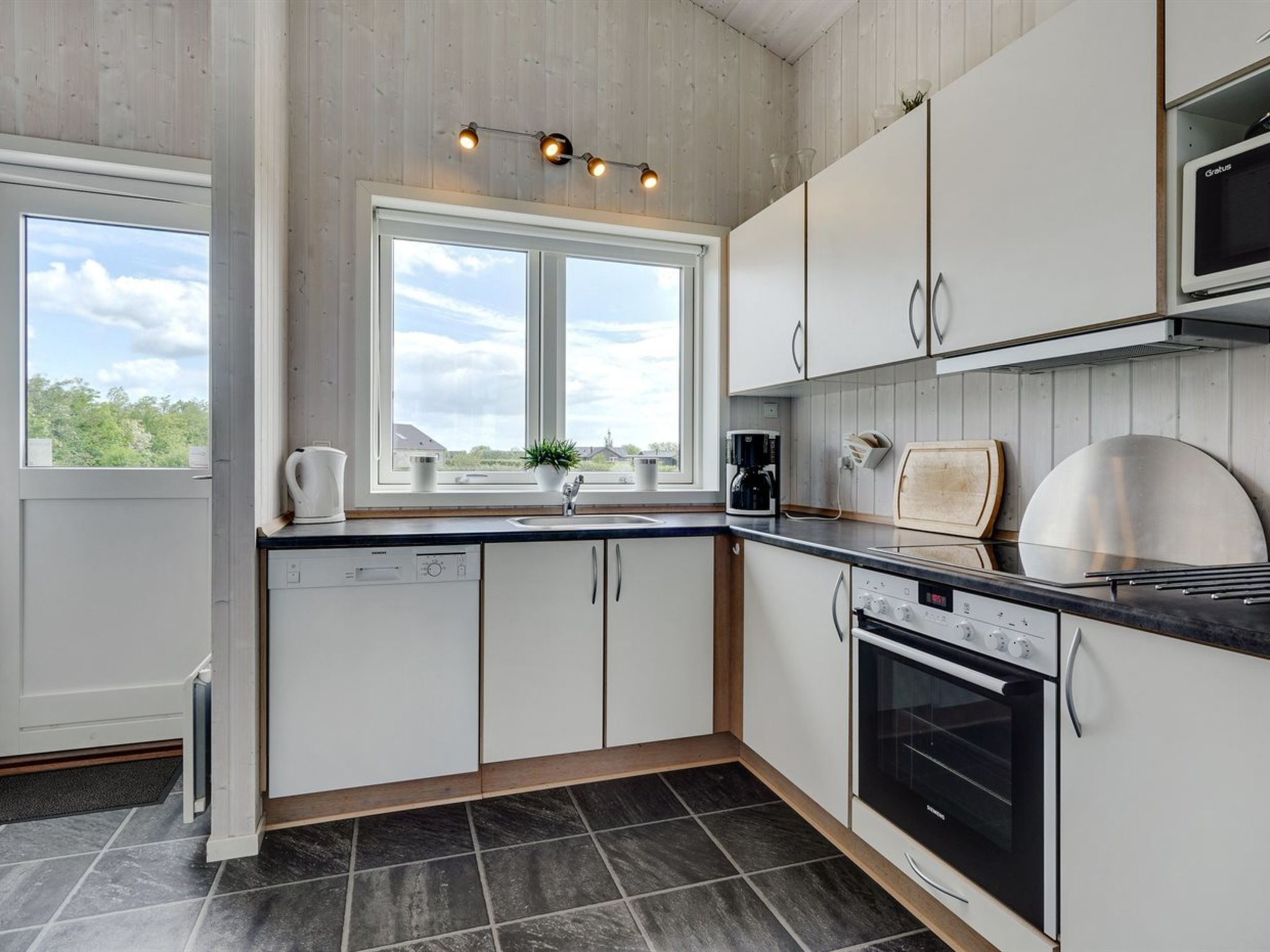 "Gustava" - 700m from the sea-Binnen