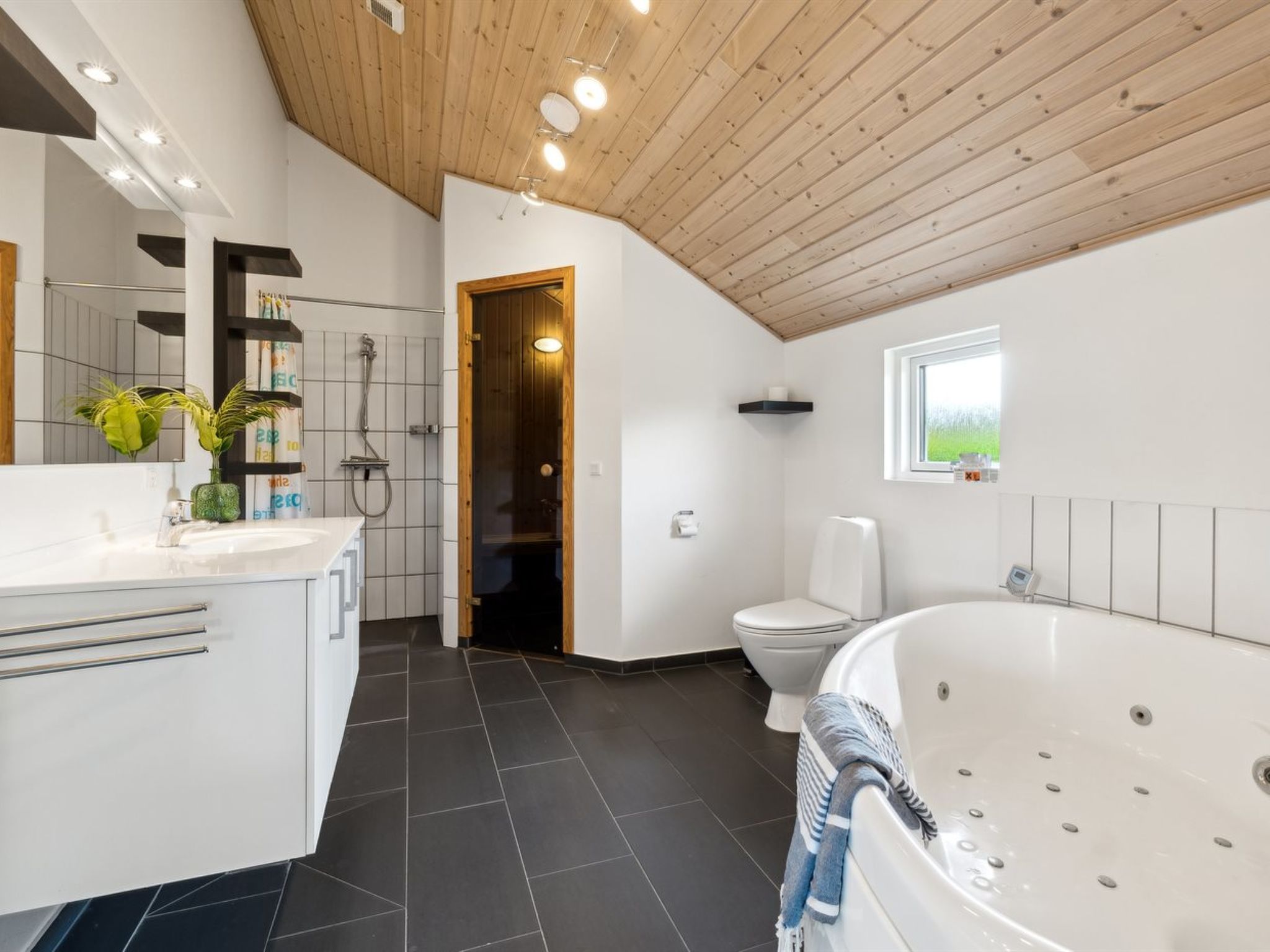 "Edzard" - 800m from the sea - Drinnen