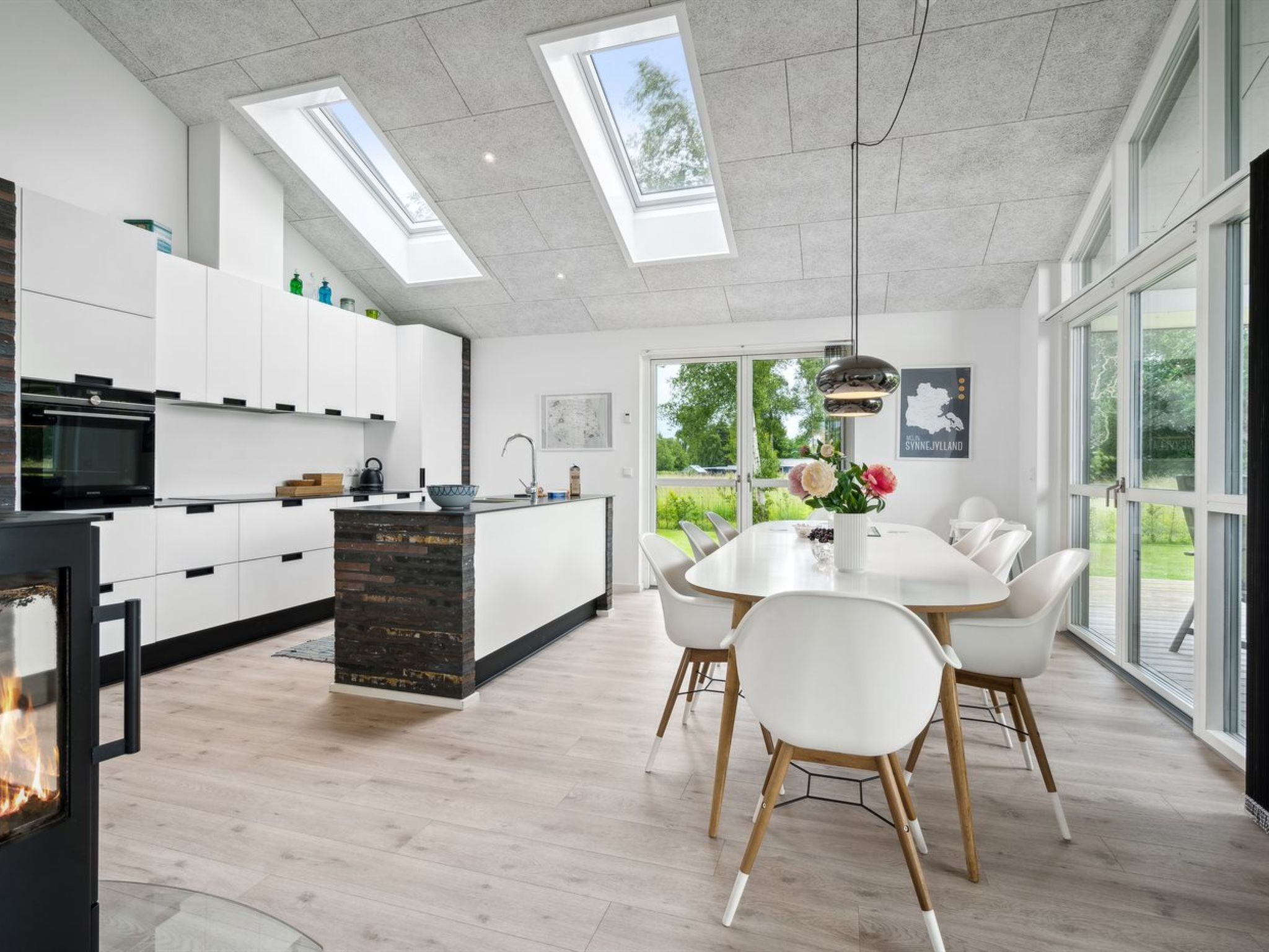 "Hæryst" - 300m from the sea - Drinnen