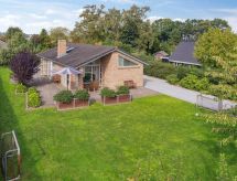 Vakantiehuis Agneta: sfeervol familiehuis op 150 meter van de Deense zee - thumbnail 1