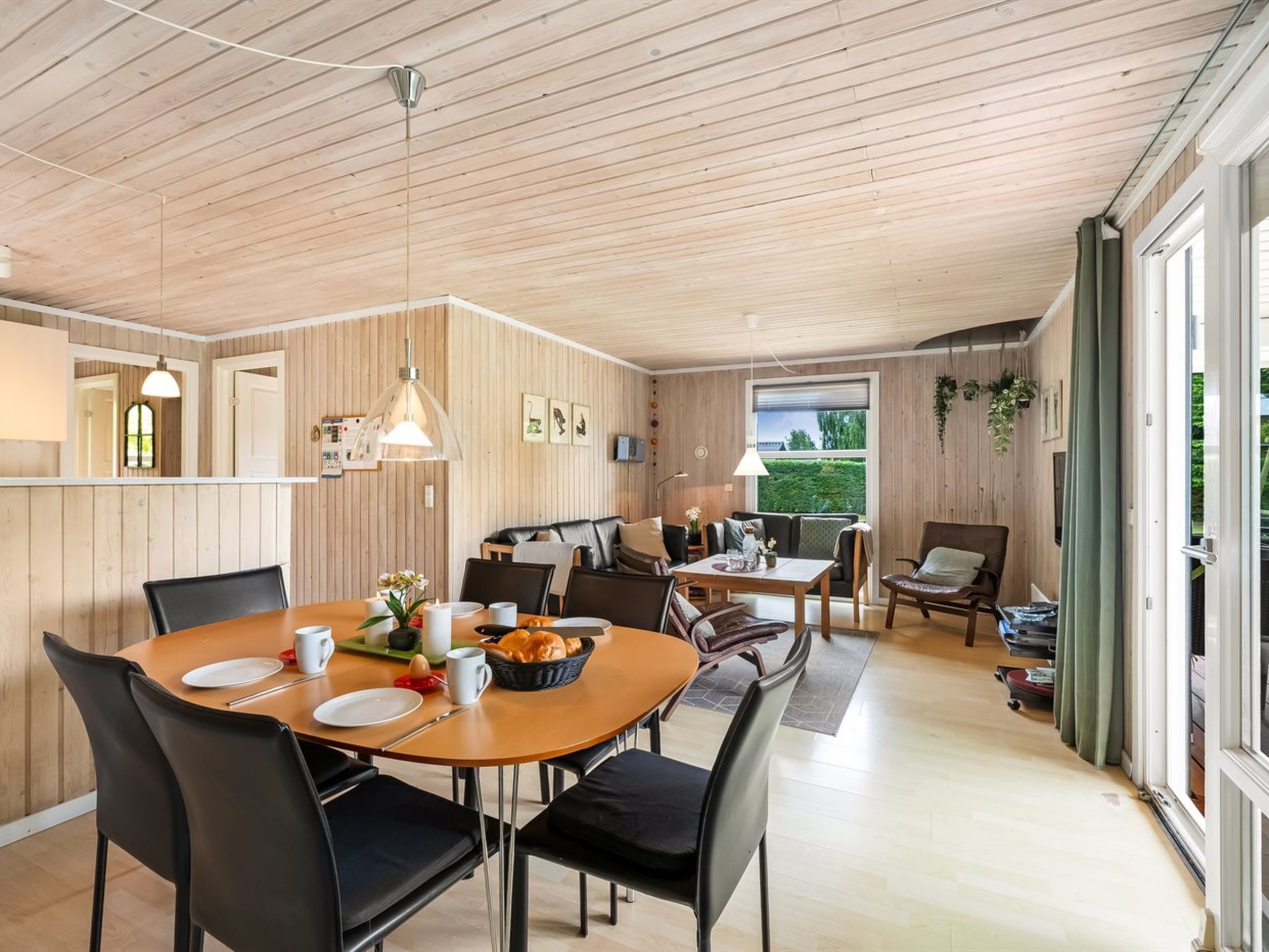 "Ellie" - 500m from the sea-Drinnen