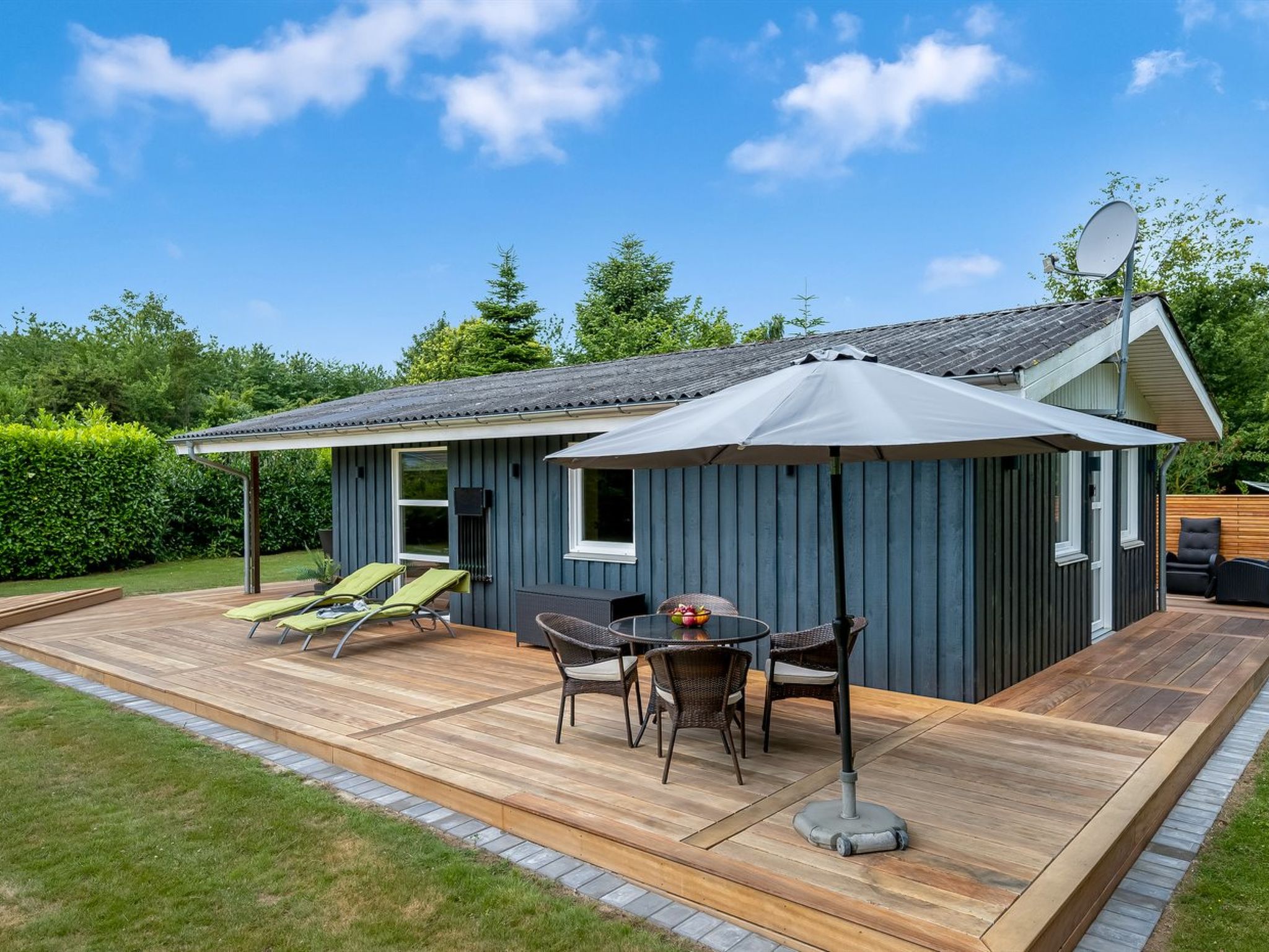 "Ellie" - 500m from the sea-Draußen