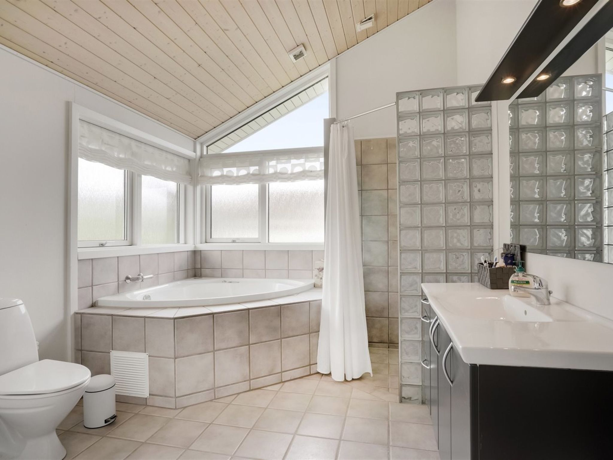 "Finn" - 100m from the sea-Binnen