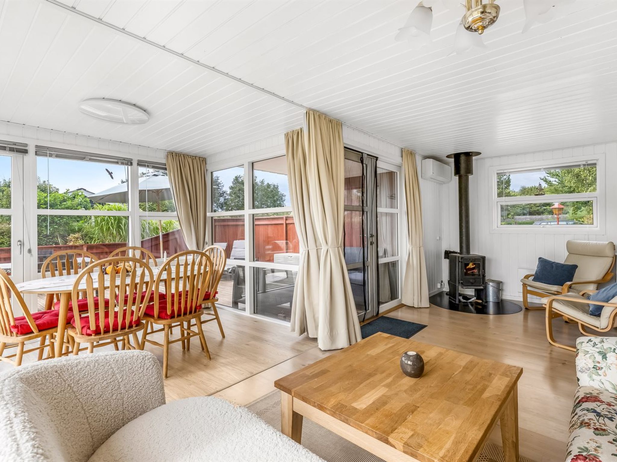 "Laurine" - 500m from the sea - Binnen