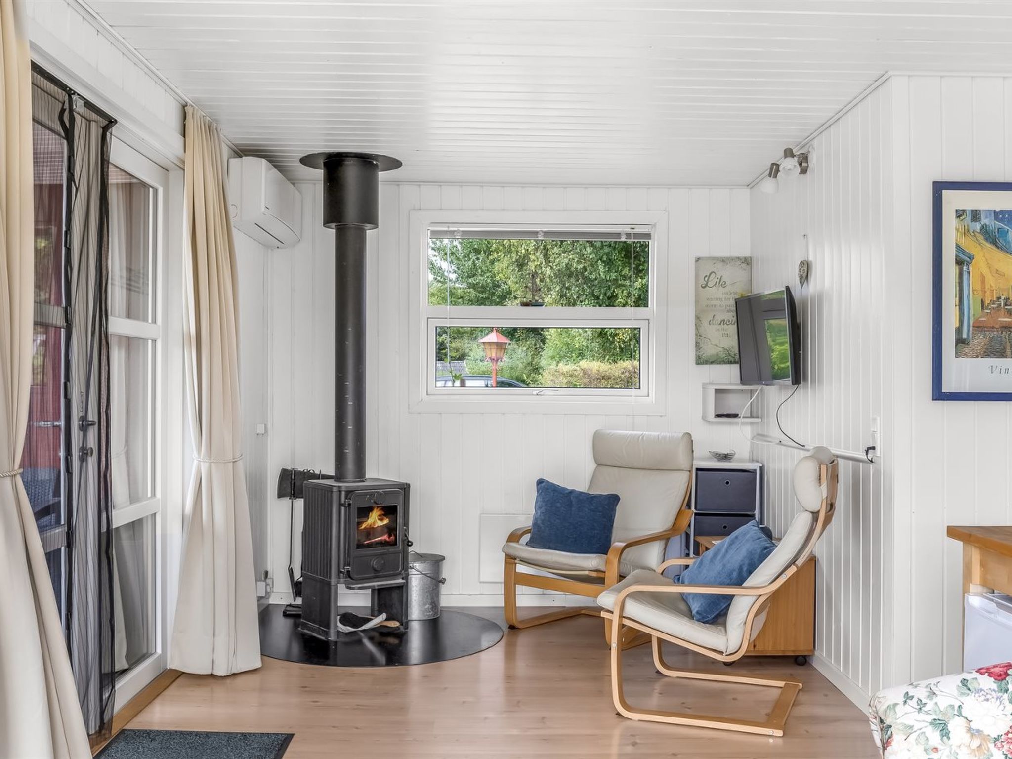"Laurine" - 500m from the sea - Binnen