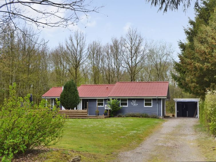 "Marret" - 30km from the sea", huis 4-kamers 96 m2. Het objekt is geschikt voor 8 volwassenen. Woonkamer met TV. 1 kamer met 1 2-pers bed. 1 kamer met 1 2-pers bed. 1 kamer met 1 2-pers bed. 1 kamer m..