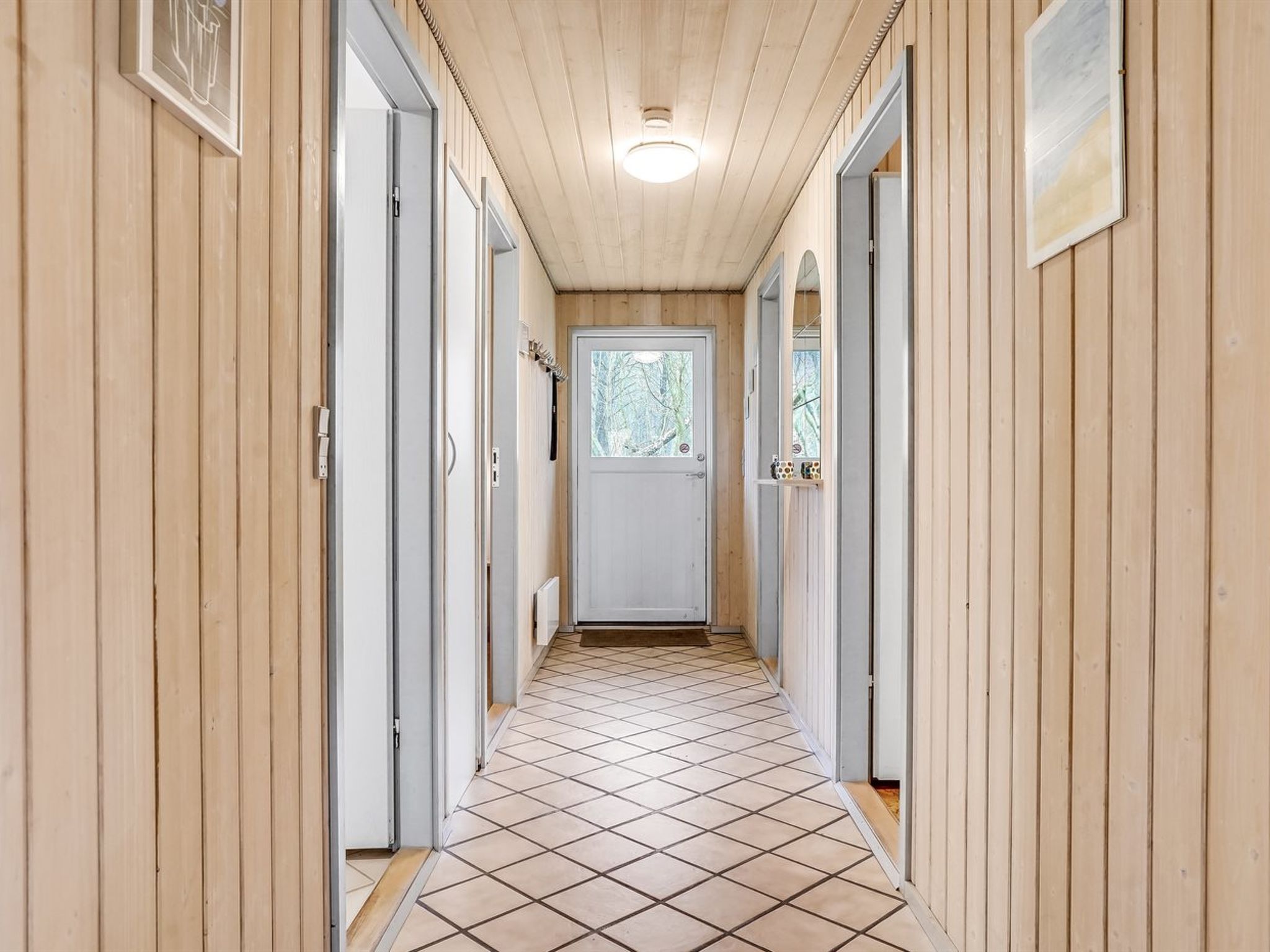 "Joonatan" - 30km from the sea - Binnen