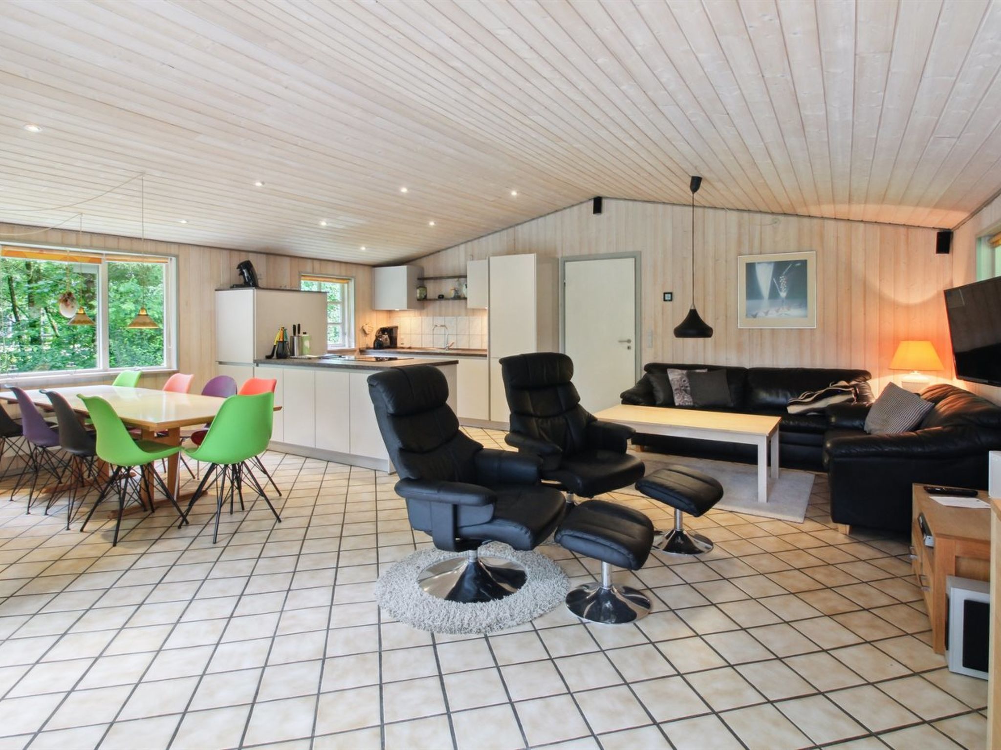 "Joonatan" - 30km from the sea - Binnen