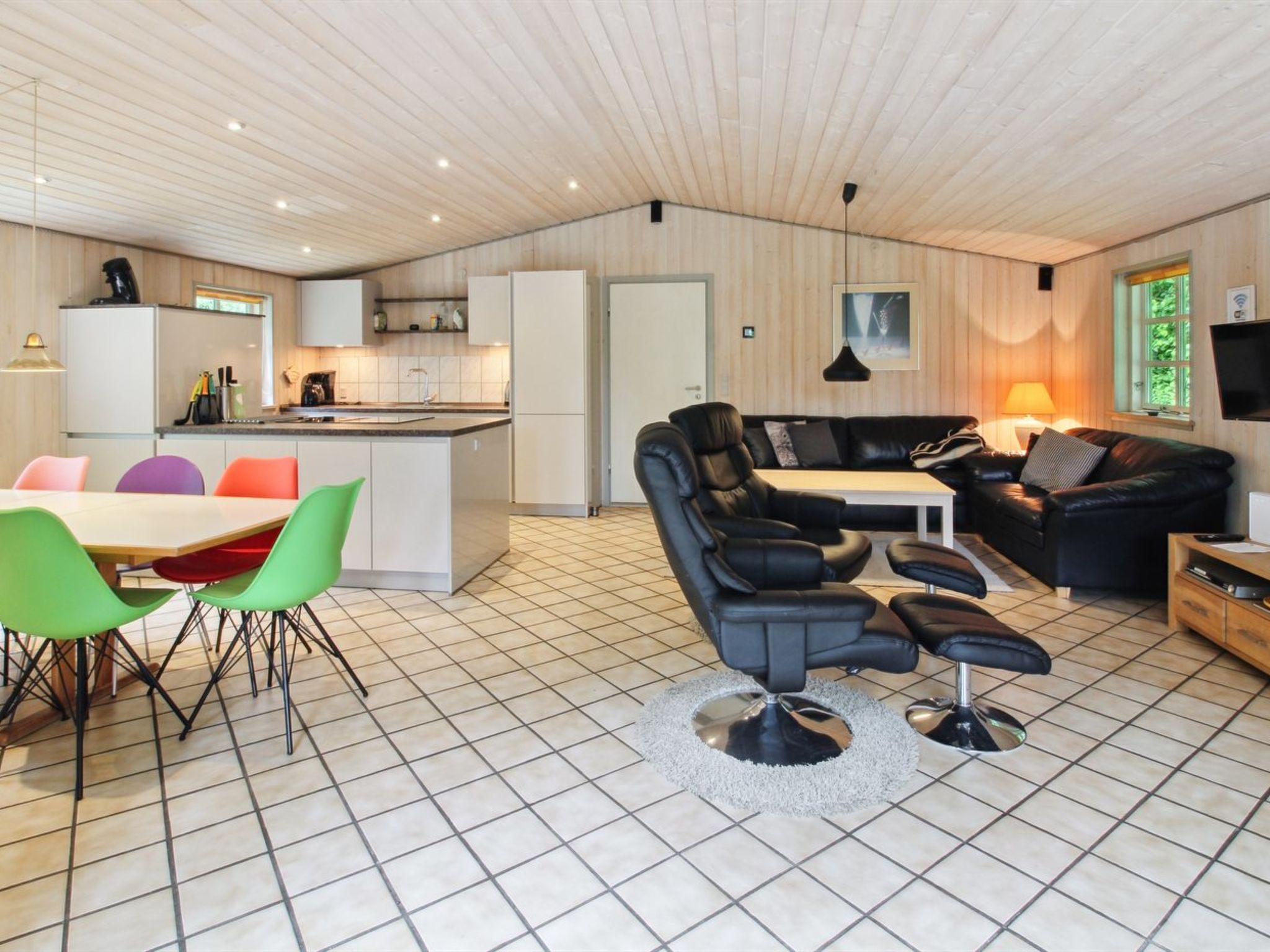 "Joonatan" - 30km from the sea - Binnen