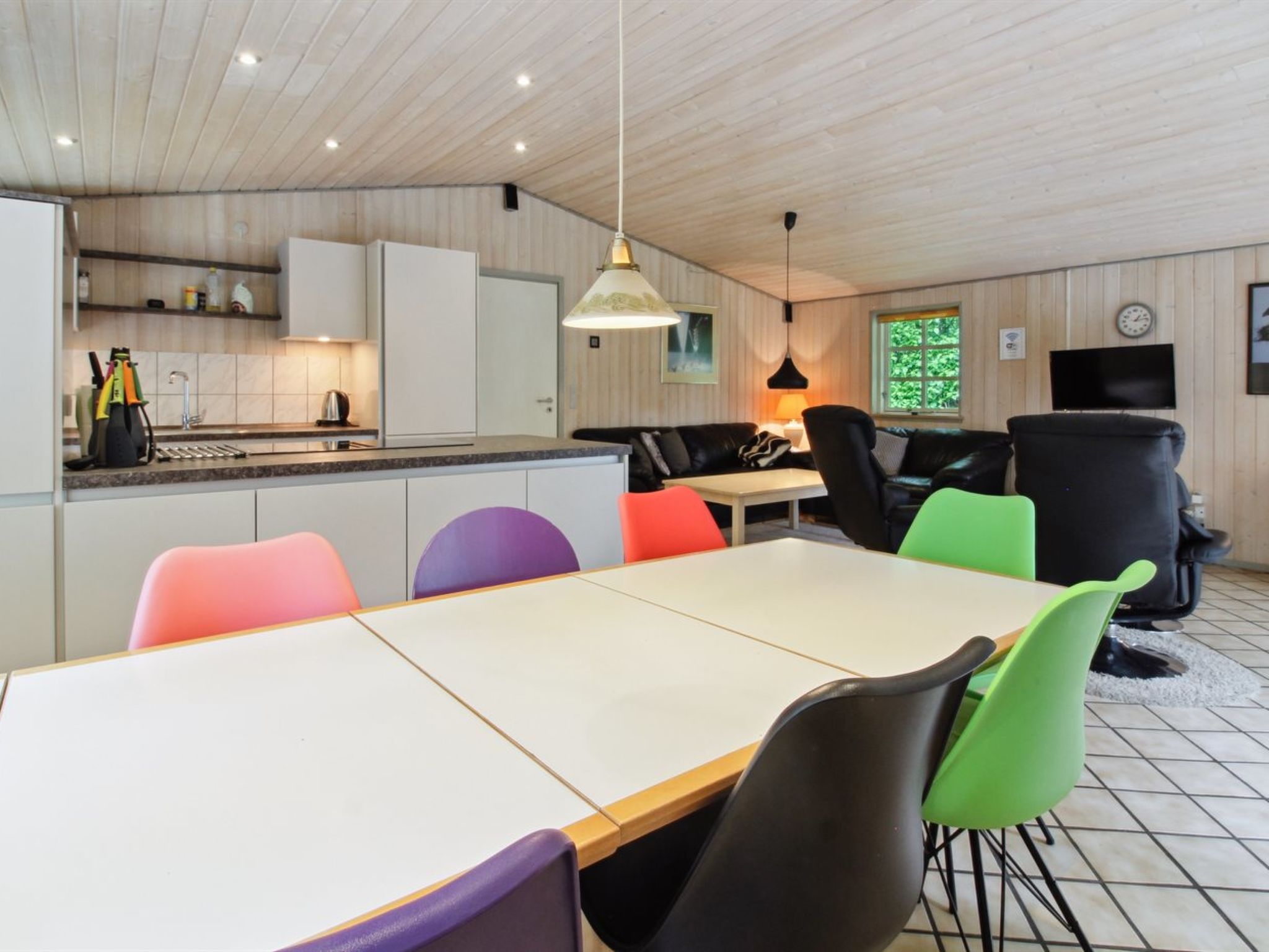 "Joonatan" - 30km from the sea - Binnen