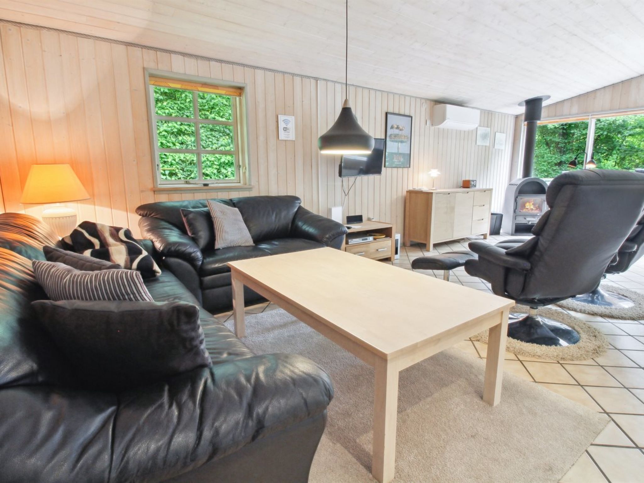 "Joonatan" - 30km from the sea-Binnen