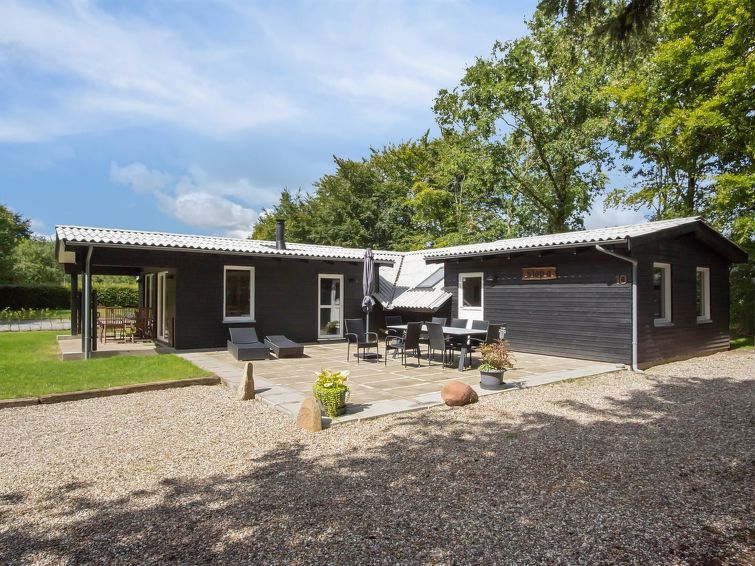 "Hedwig" - 30km from the sea", huis 4-kamers 103 m2. Het objekt is geschikt voor 8 volwassenen + 1 kinderen. Woonkamer met TV. 1 kamer met 1 2-pers bed. 1 kamer met 1 2-pers bed. 1 kamer met 1 2-pers ..