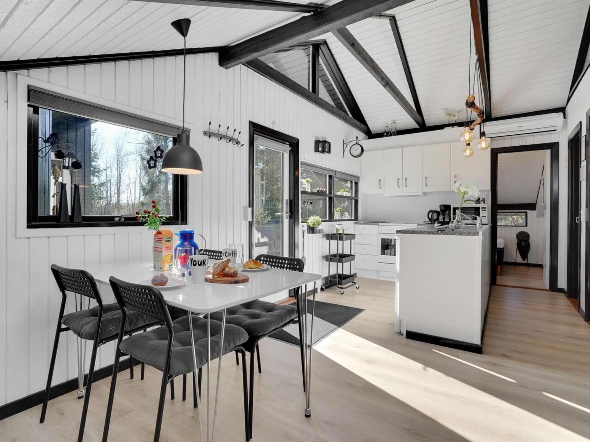 "Elisabeta" - 28km from the sea - Drinnen