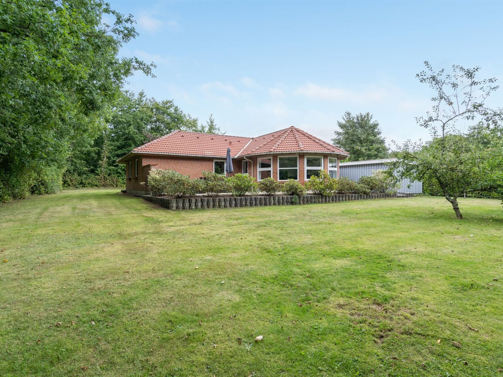 "Wyatt" - 30km from the sea - Buiten
