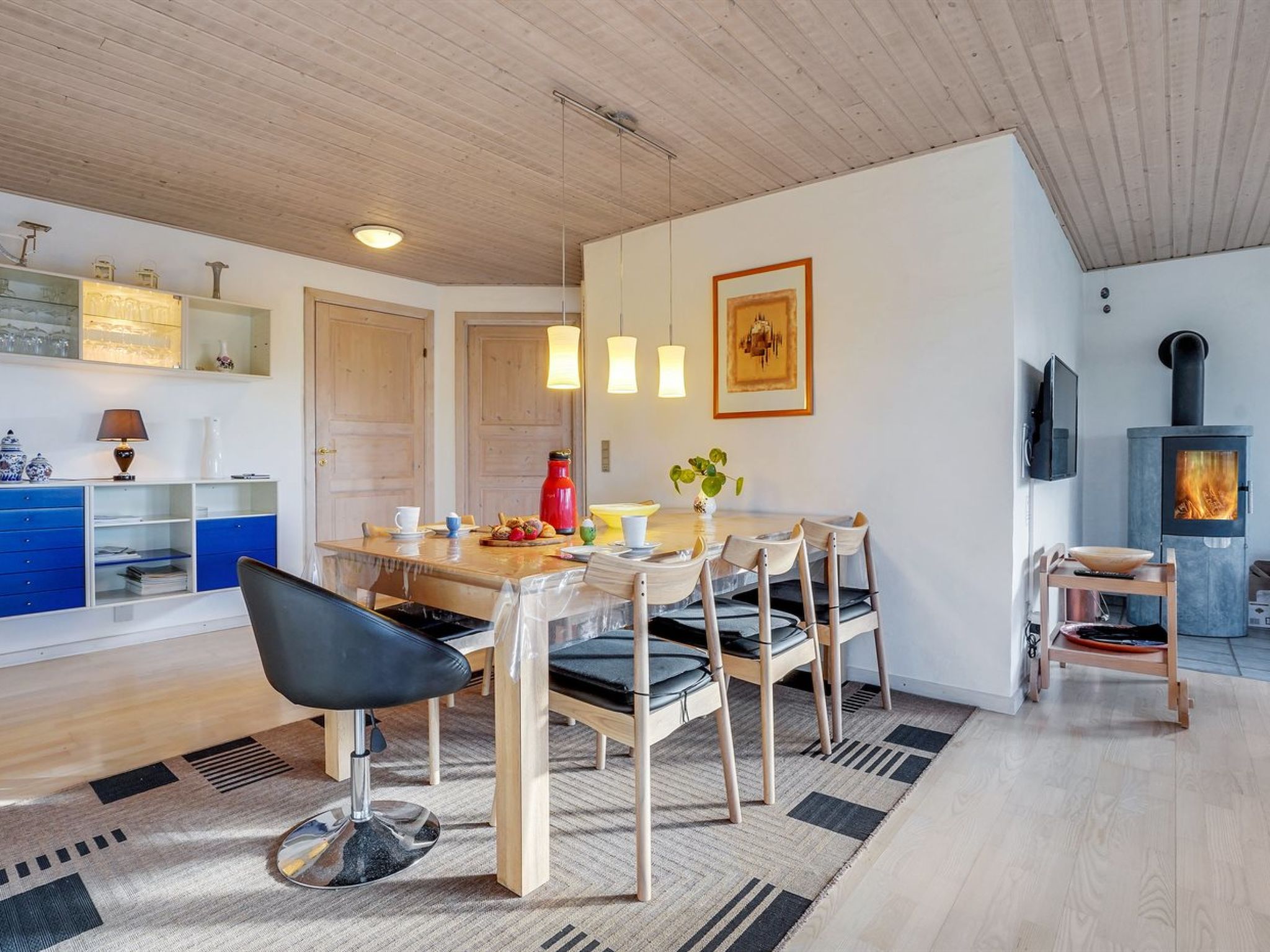 "Wyatt" - 30km from the sea - Binnen
