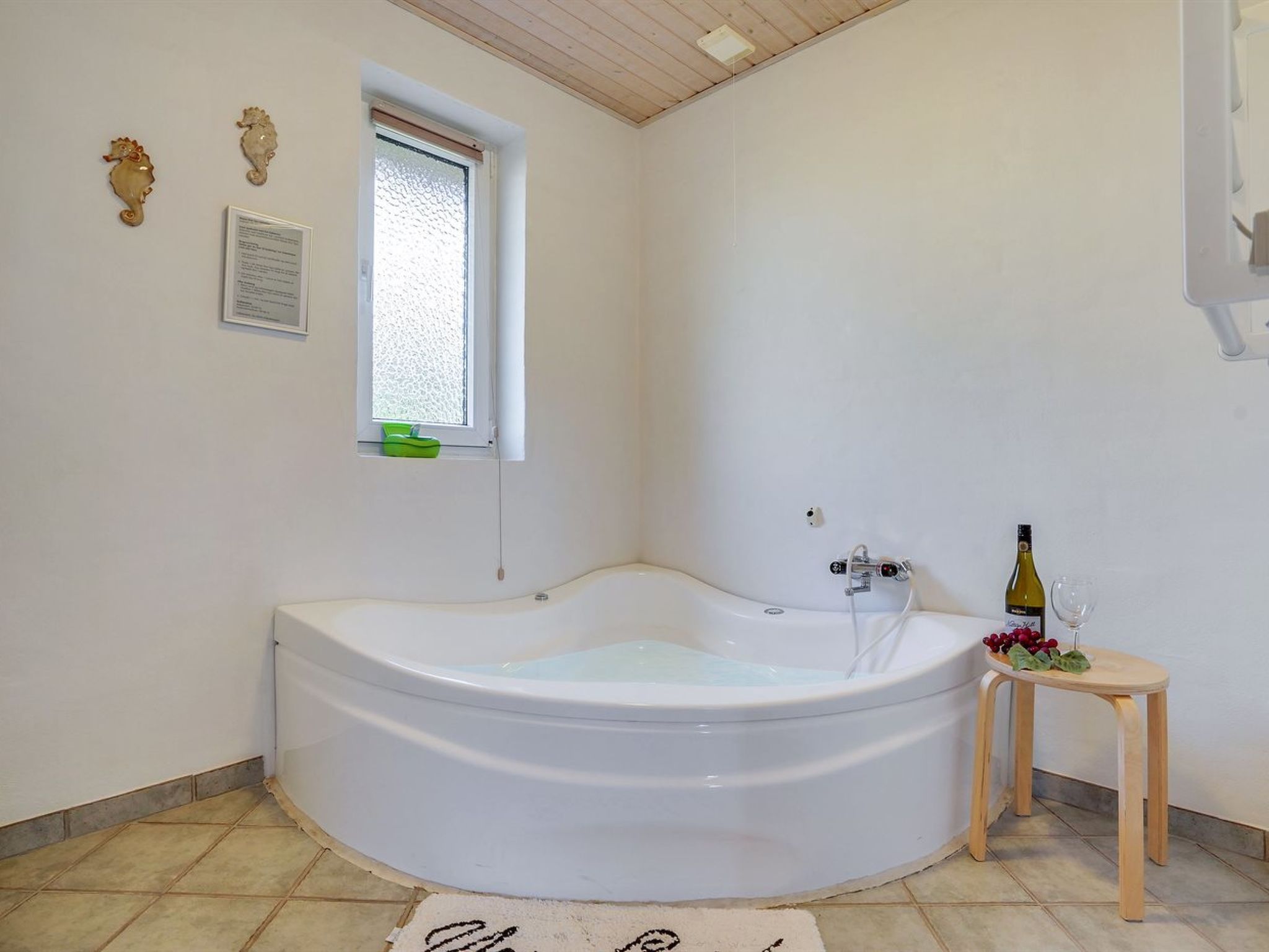 "Wyatt" - 30km from the sea - Binnen