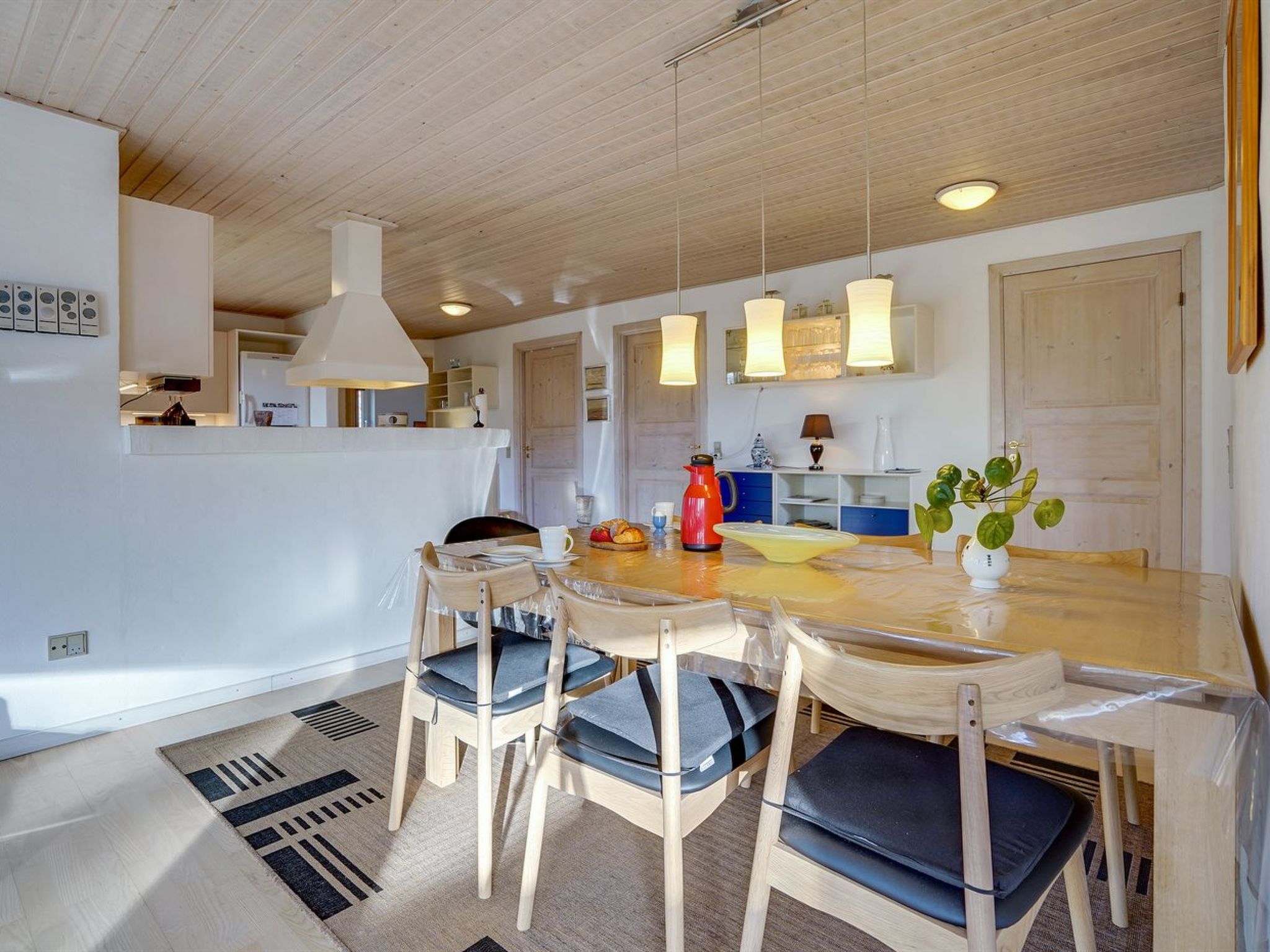 "Wyatt" - 30km from the sea - Binnen