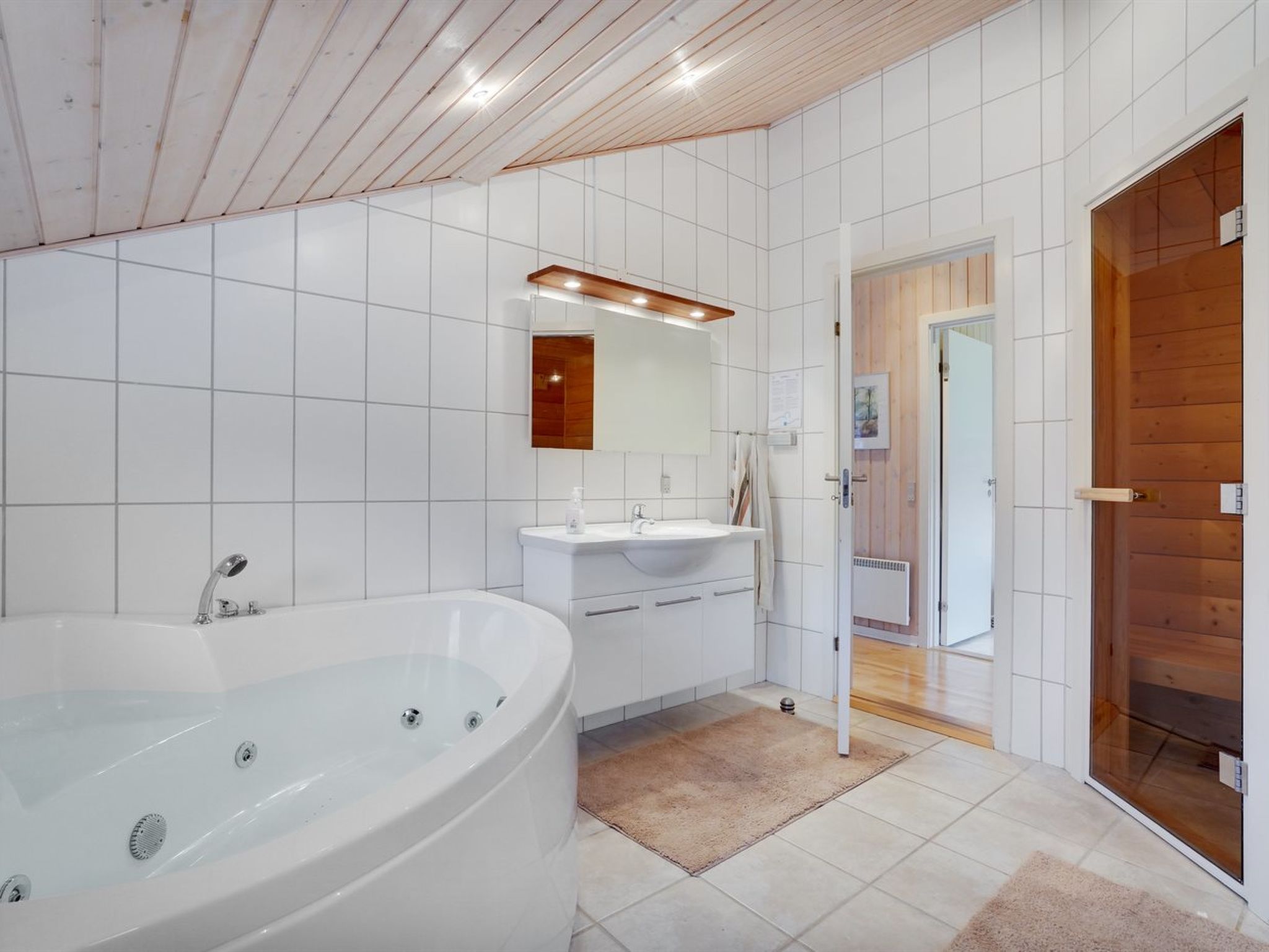 "Tatti" - 30km from the sea - Binnen