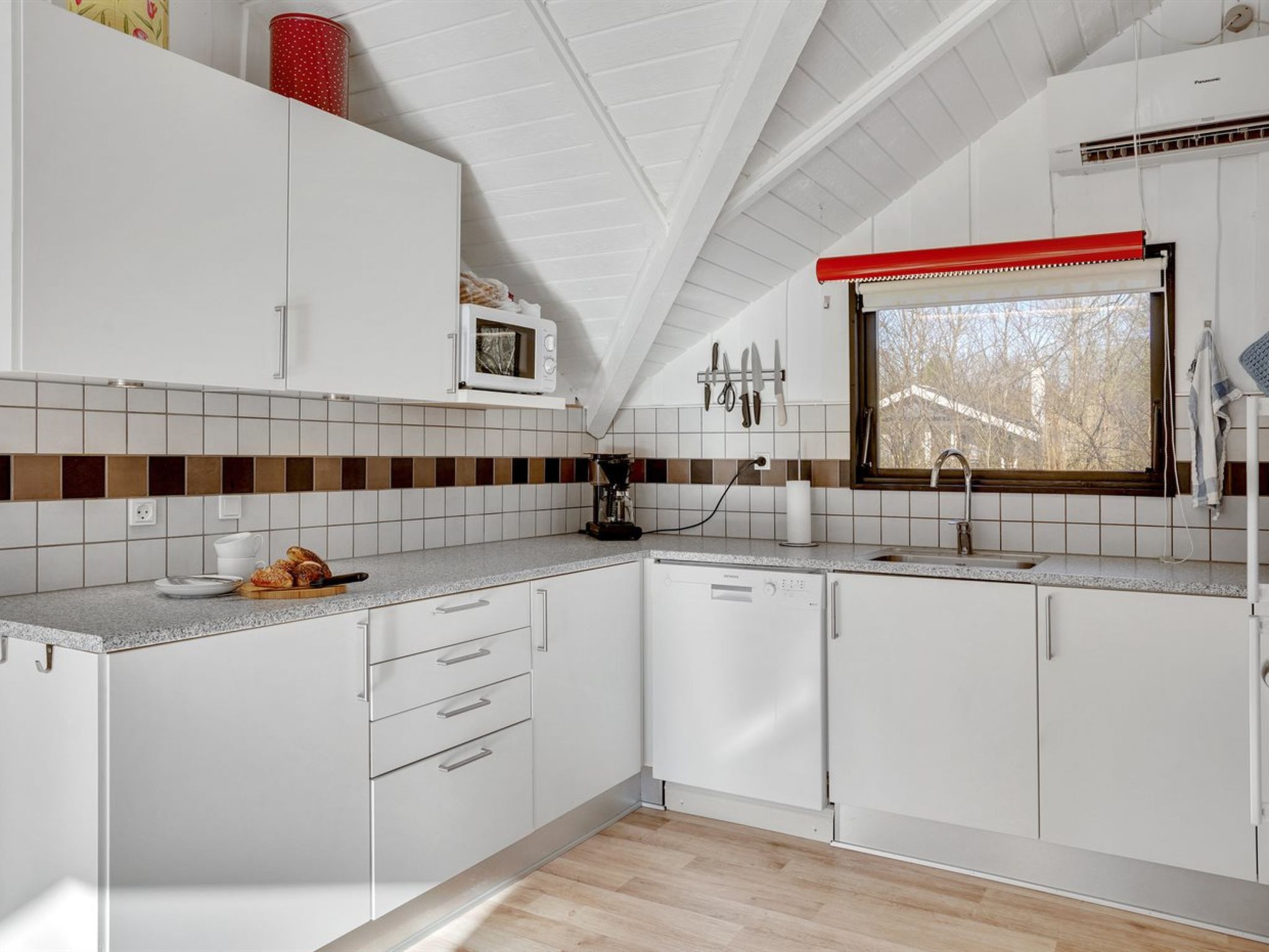 "Sighrik" - 30km from the sea - Binnen