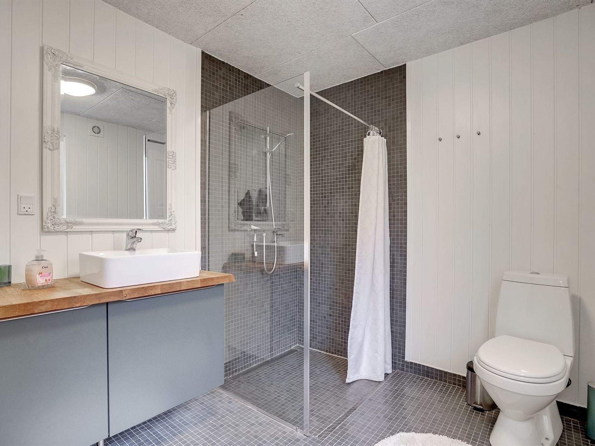 "Vitus" - 30km from the sea-Drinnen
