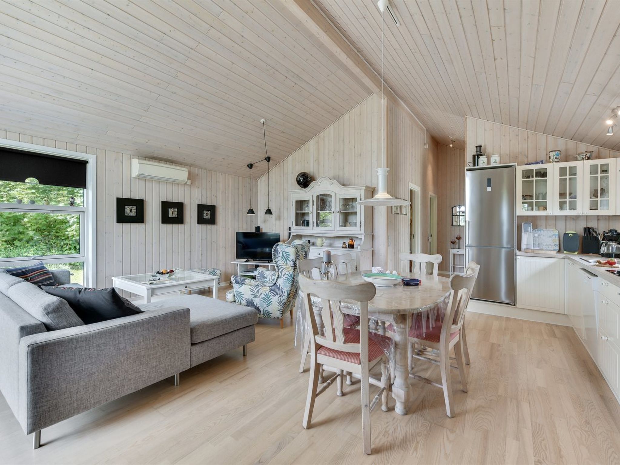 "Estrid" - 30km from the sea - Binnen