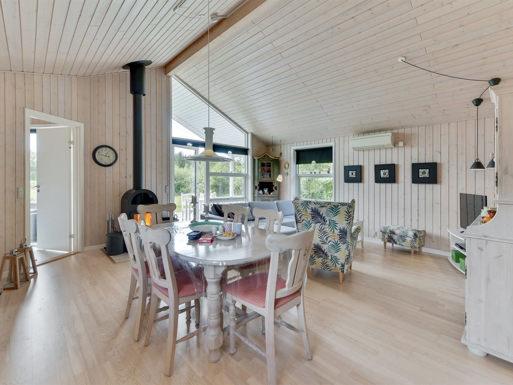 "Estrid" - 30km from the sea - Binnen