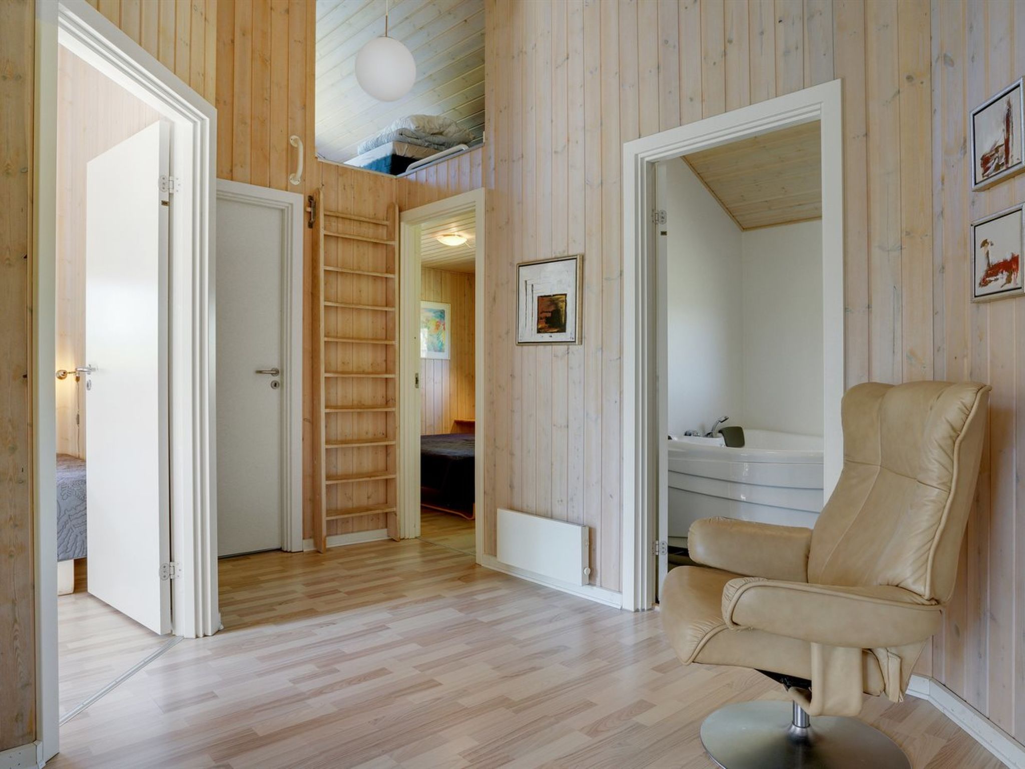 "Ebbi" - 36km from the sea-Binnen