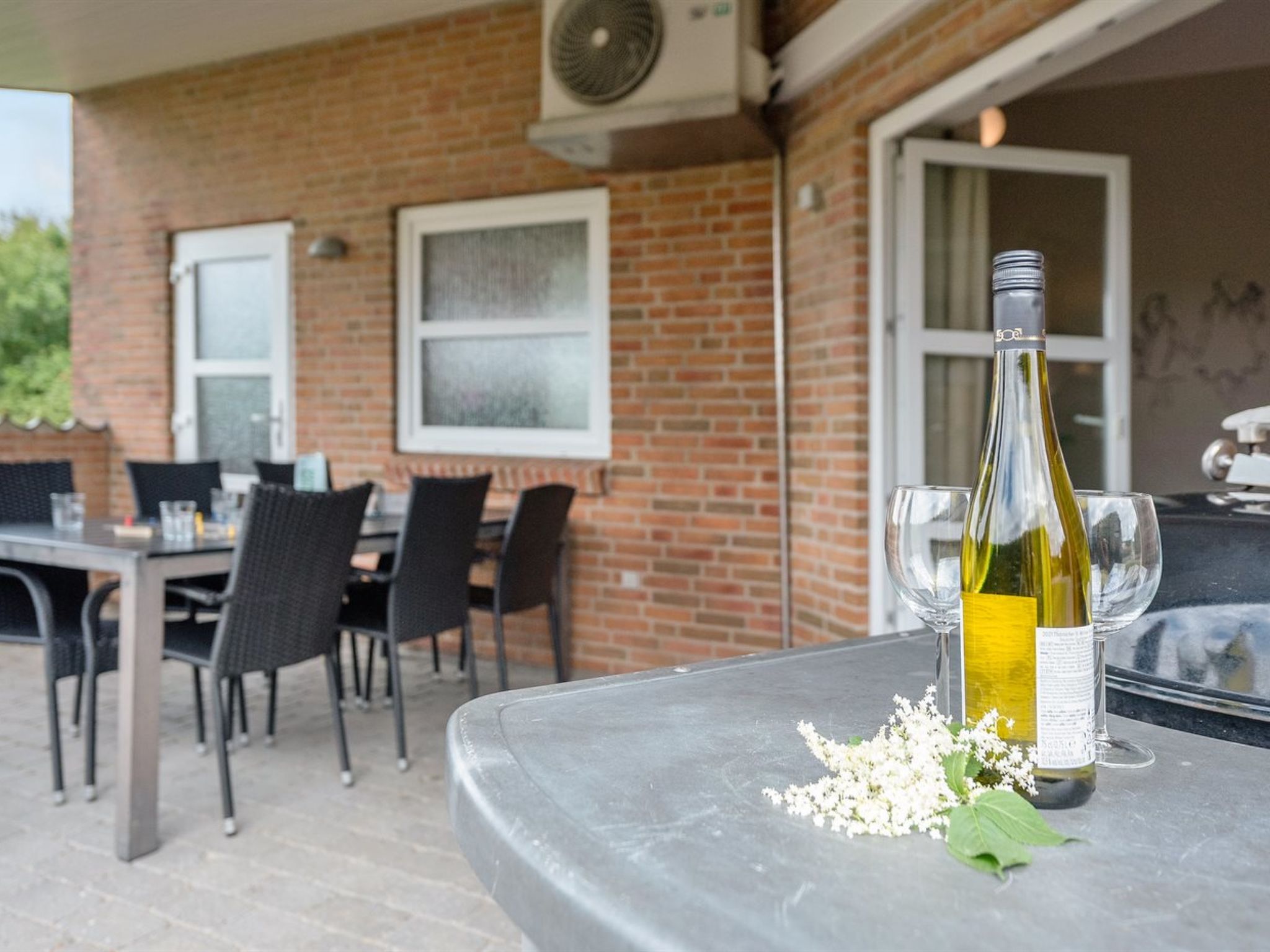 "Najdenka" - 25km from the sea-Buiten