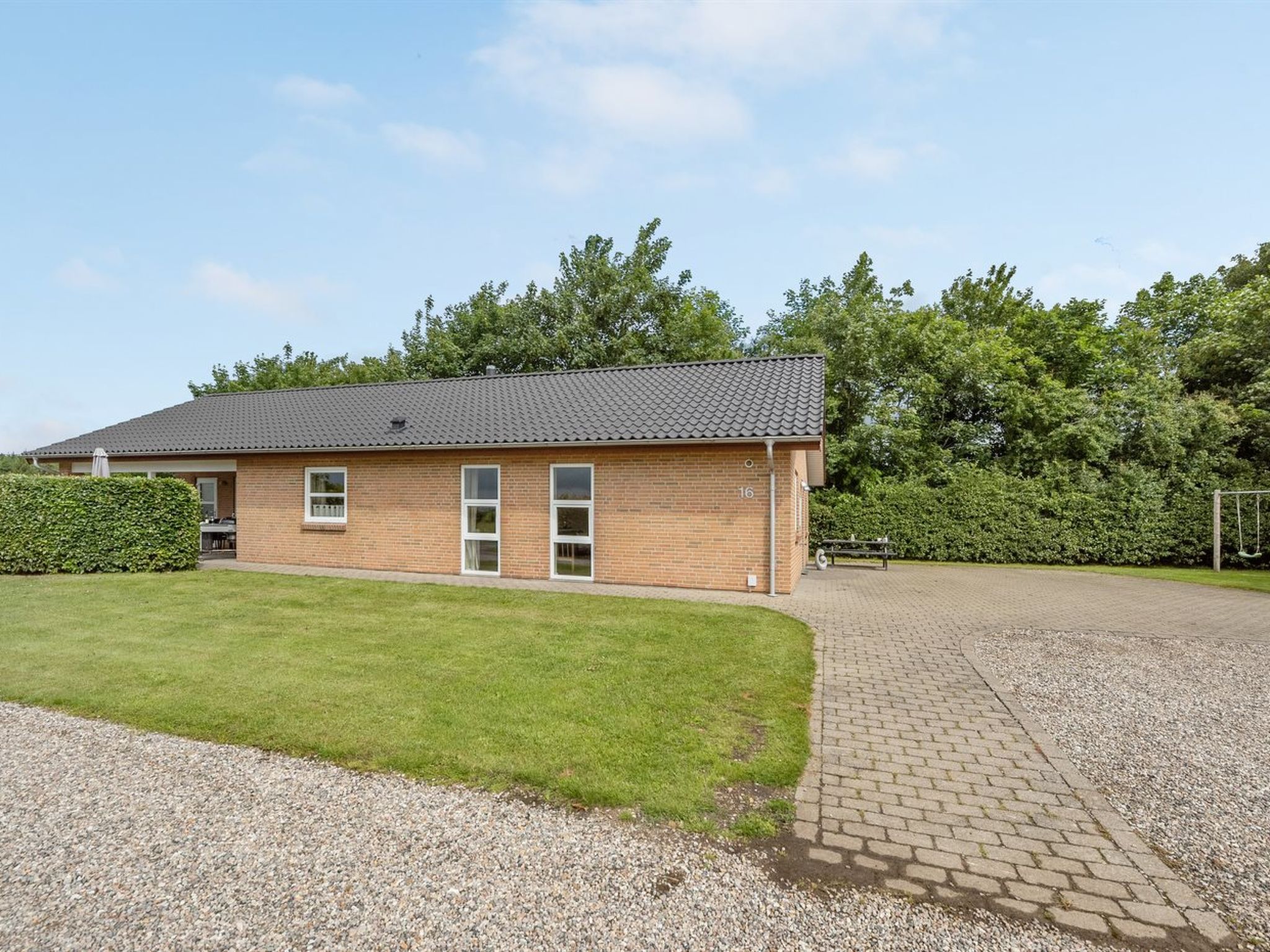 "Najdenka" - 25km from the sea-Buiten