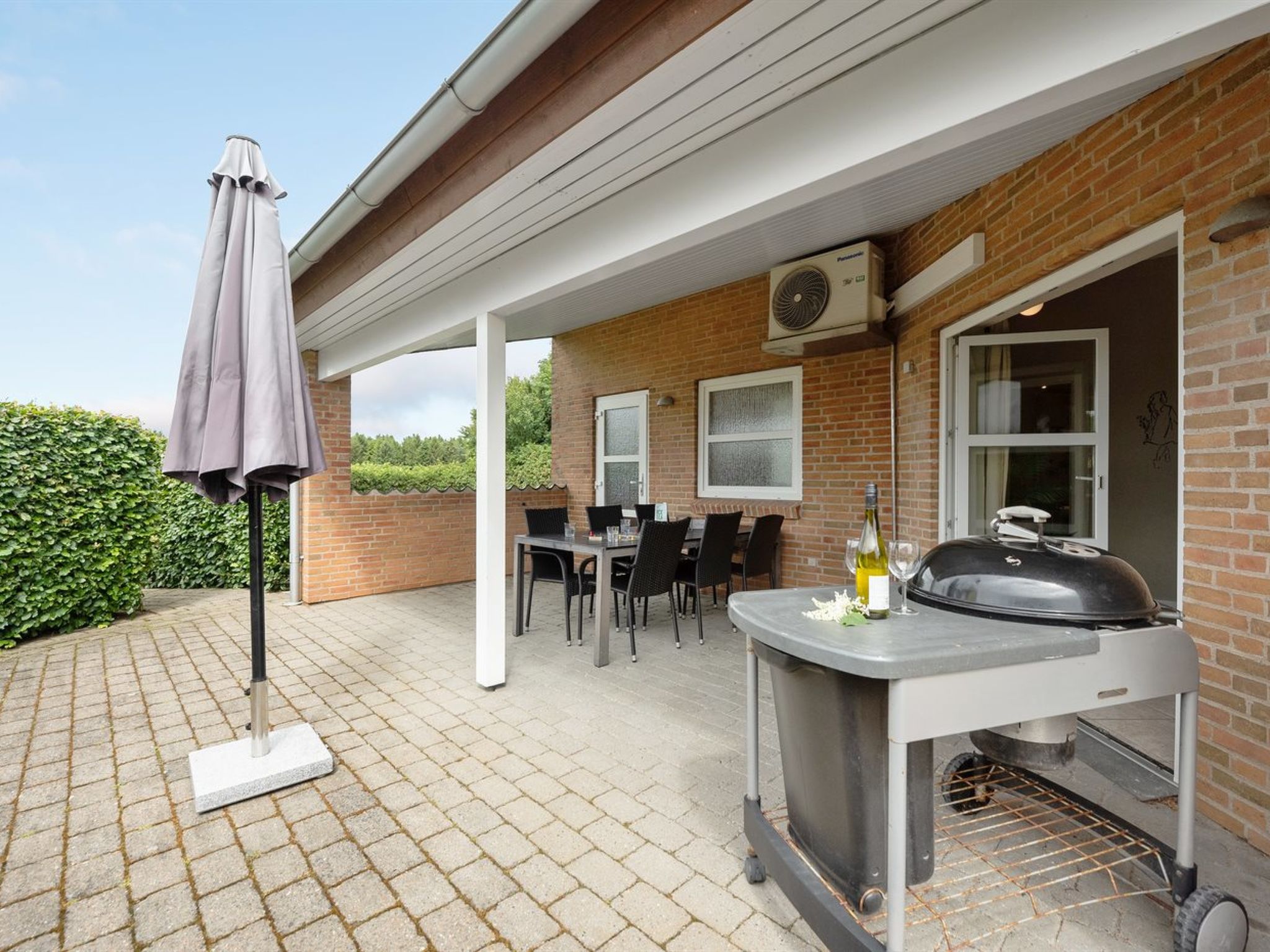 "Najdenka" - 25km from the sea - Buiten