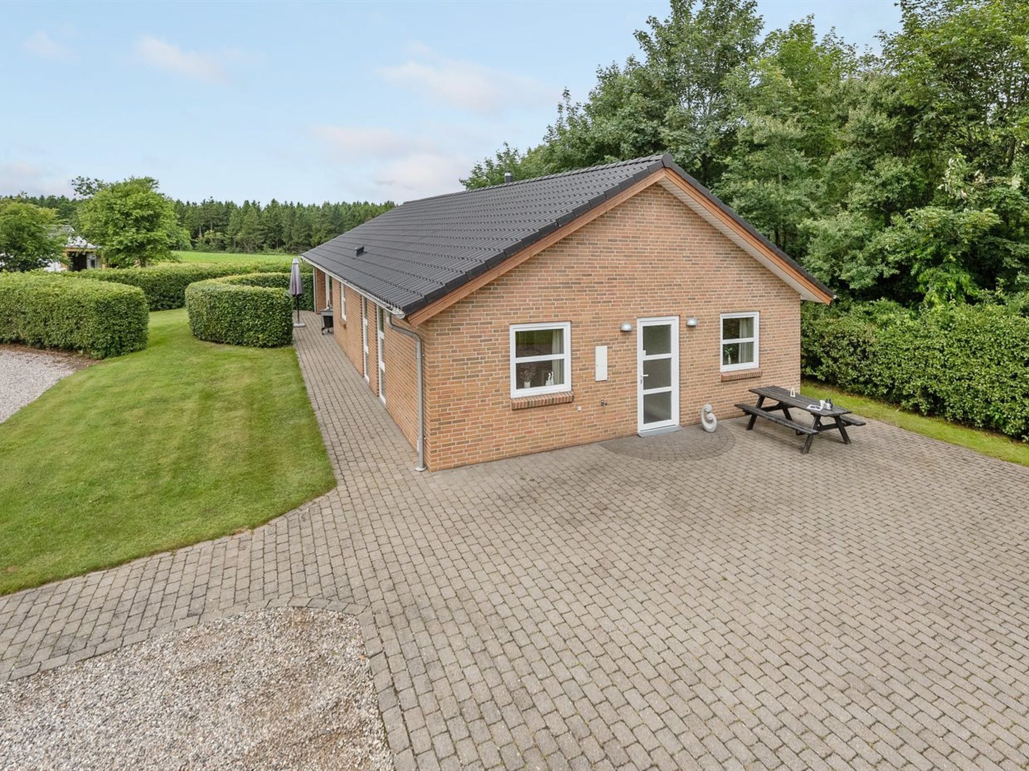 "Najdenka" - 25km from the sea - Buiten