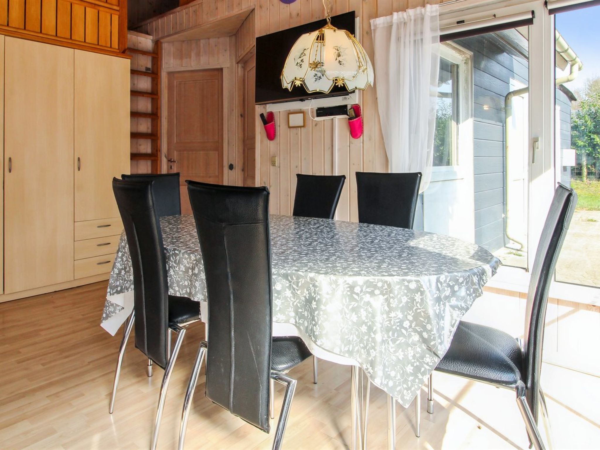 "Edy" - 25km from the sea - Binnen
